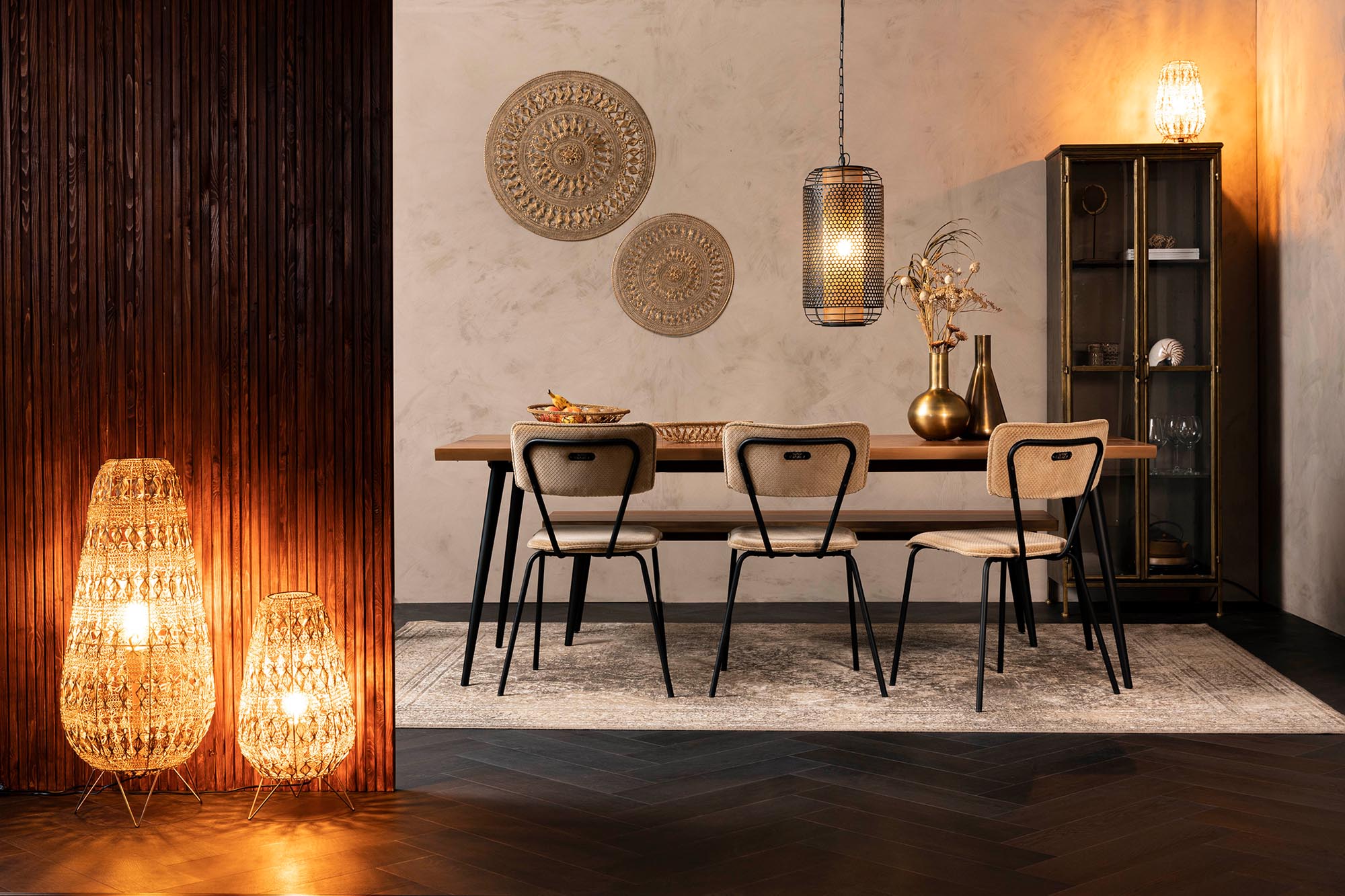 Stilvolles Dutchbone Cabinet Gertlush: Design trifft auf Funktion.