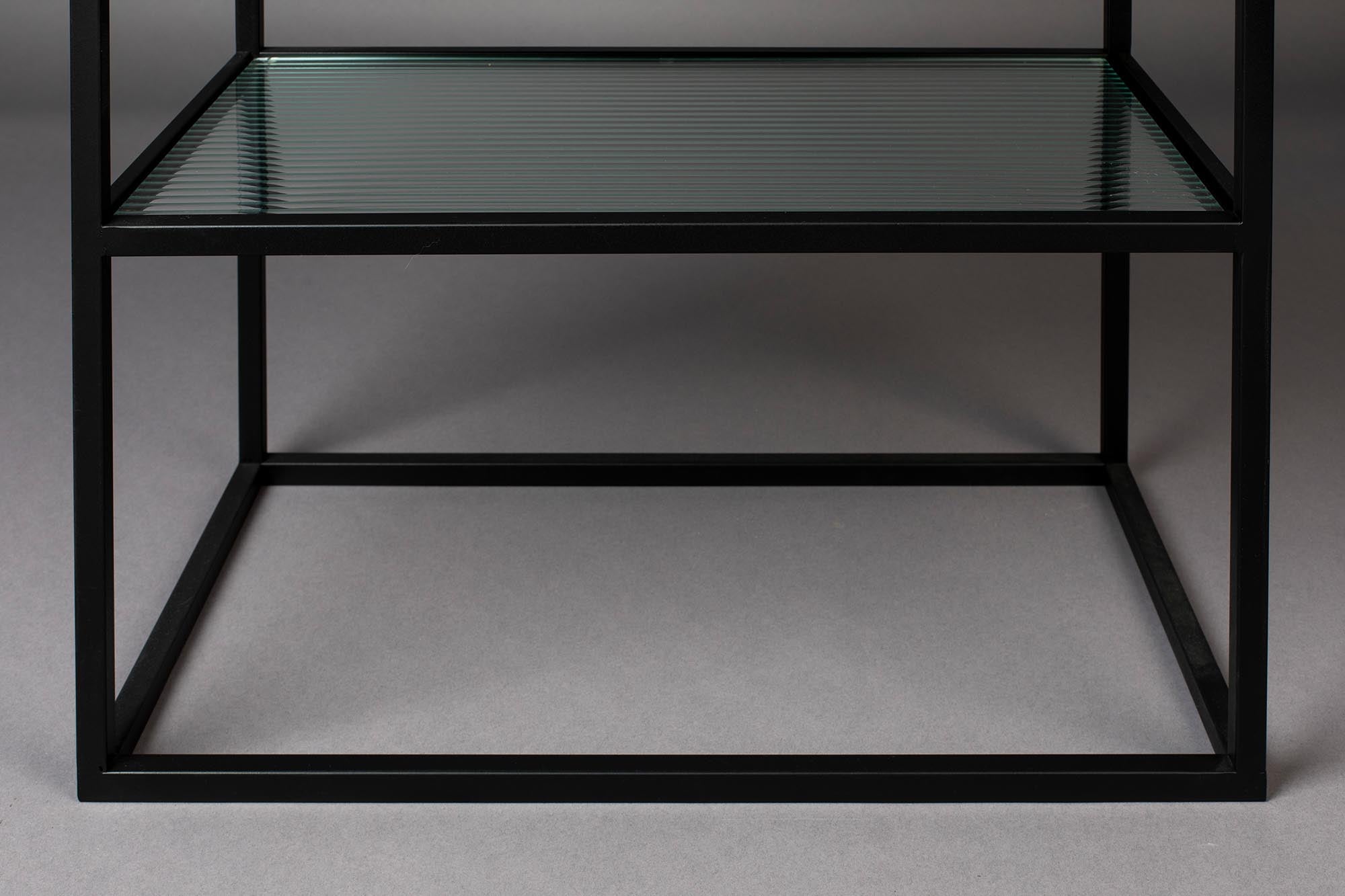 Kompaktes Cabinet BOLI S von Dutchbone: zeitloses Design, vielseitig einsetzbar im Wohnzimmer, Flur oder Büro.