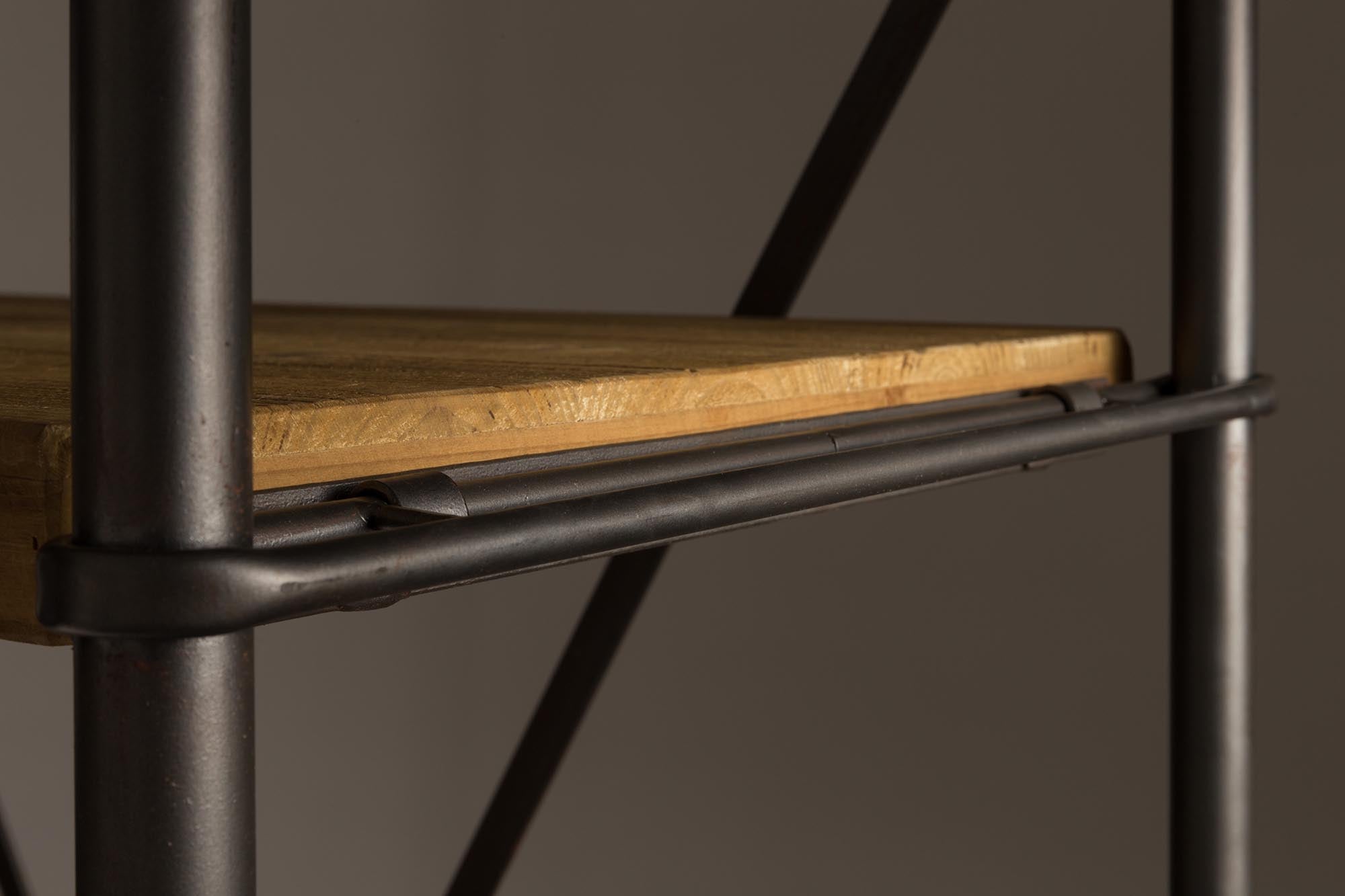 Entdecken Sie das Regal Iron von Dutchbone – stilvolles Design vereint mit praktischer Funktionalität für Ihr modernes Zuhause.