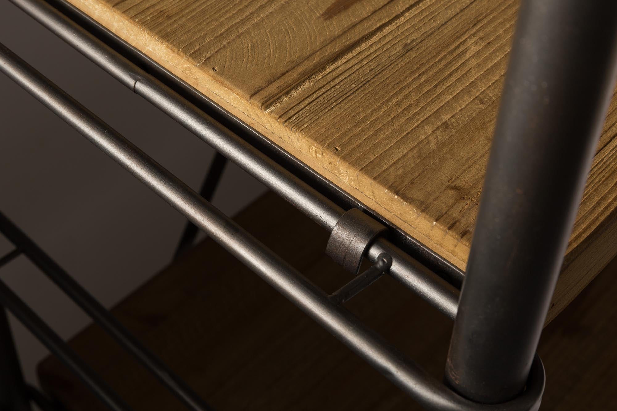 Dutchbone Regal Iron: Stilvolle Aufbewahrung mit industriellem Flair.