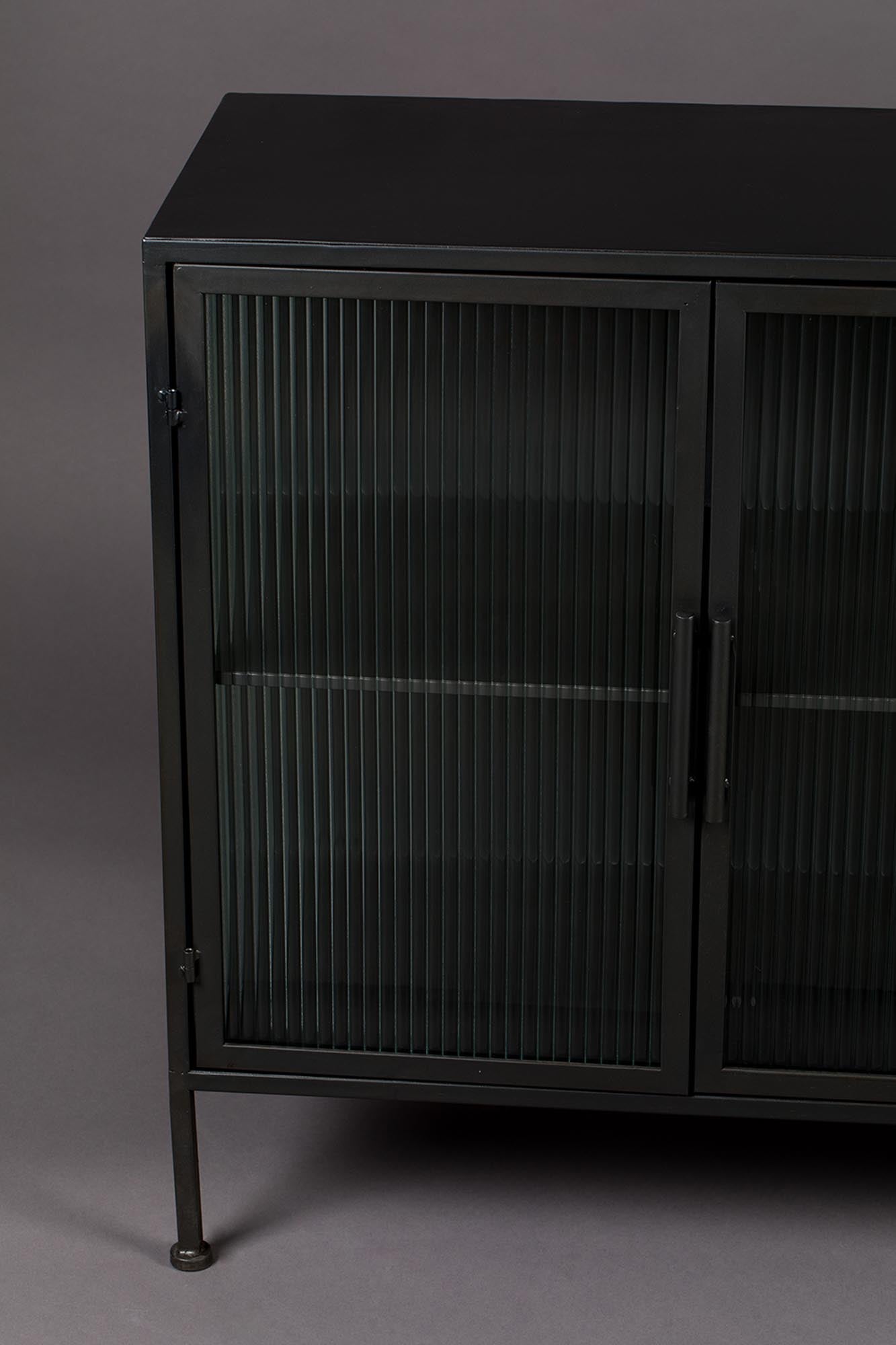 Das Sideboard BOLI von Dutchbone: modernes Design, geräumiger Stauraum, zeitlose Eleganz, hochwertige Verarbeitung.