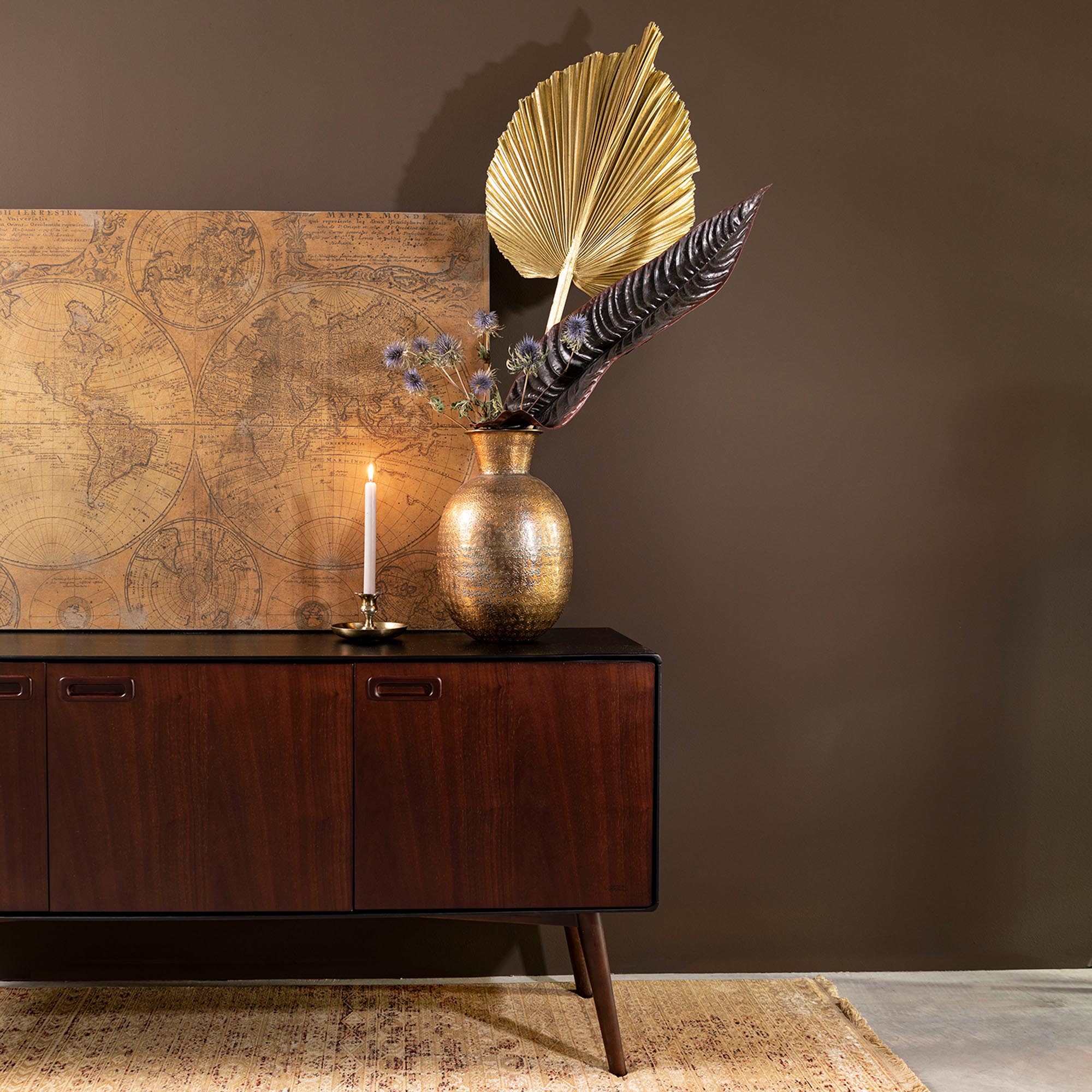 Entdecke das elegante Sideboard Juju High von Dutchbone – stilvoll, funktional und ideal für jeden Raum. Hochwertige Verarbeitung garantiert Langlebigkeit.