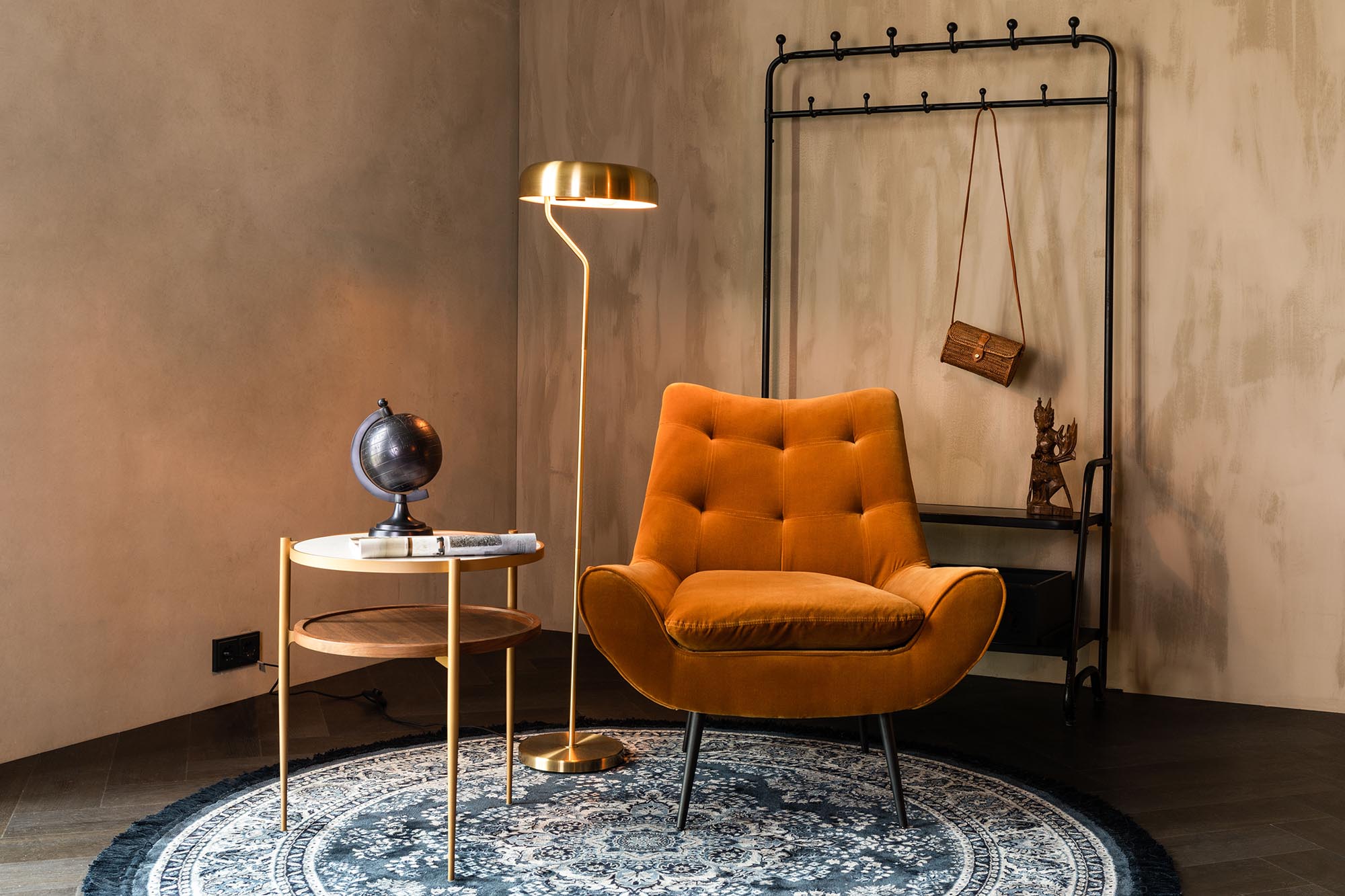 Moderne Stehleuchte Eclipse von Dutchbone: Ein zeitloses Design-Highlight für stimmungsvolle Akzente in jedem Raum.