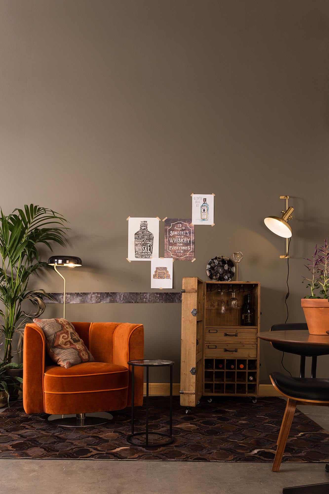 Entdecken Sie die Stehleuchte Eclipse von Dutchbone – ein stilvolles Lichtobjekt, das jedem Raum eine elegante Atmosphäre verleiht.