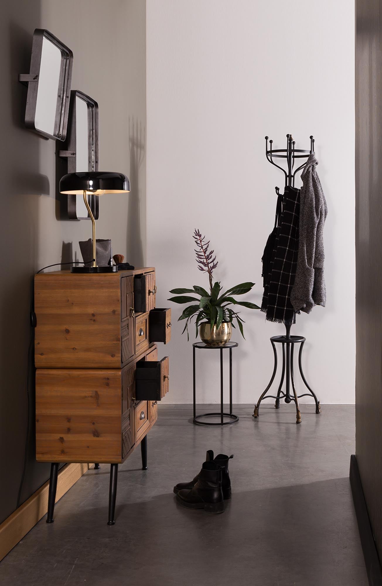 Elegante Tischleuchte Eclipse von Dutchbone – ein Blickfang für jedes moderne Zuhause, der Licht und Stil vereint.