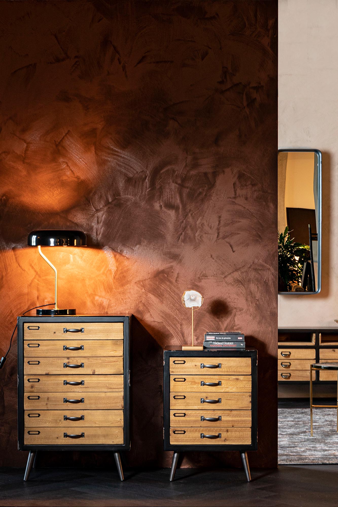 Elegante Tischleuchte Eclipse von Dutchbone – ein Blickfang für jedes moderne Zuhause, der Licht und Stil vereint.