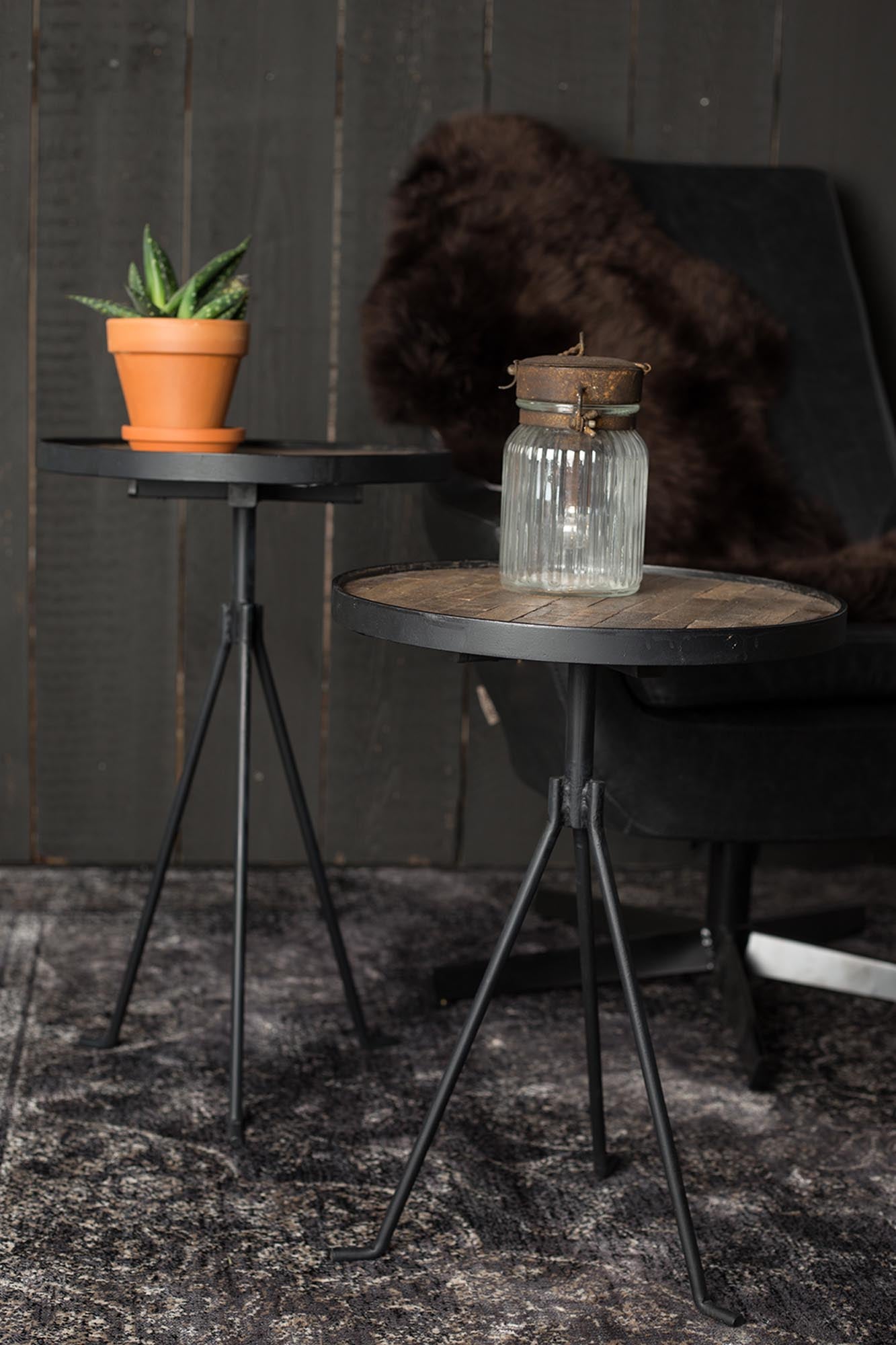 Der Rugged Teppich von Dutchbone besticht durch seinen Vintage-Look und hochwertige Verarbeitung für stilvolle Räume.