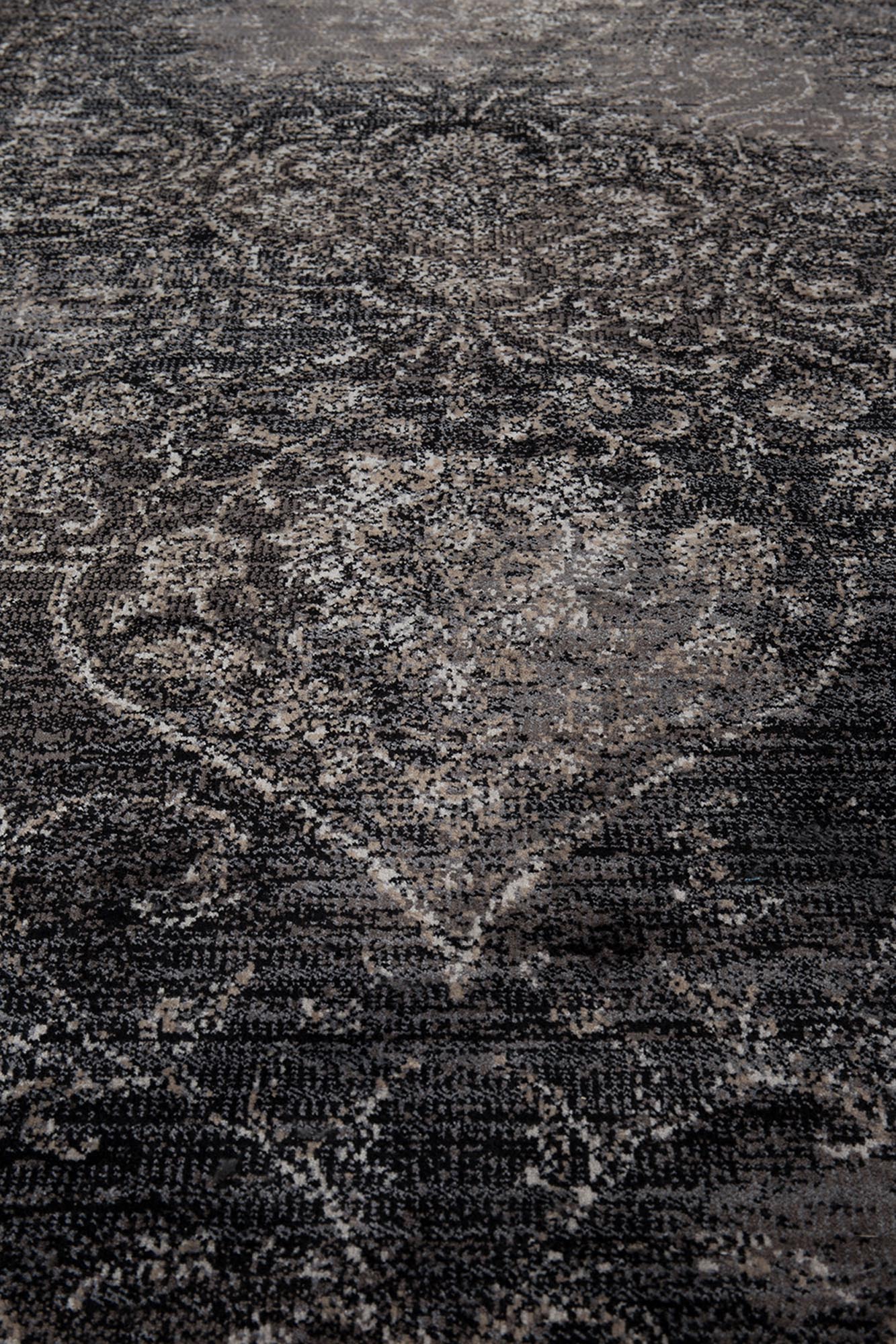 Der Dutchbone Rugged Teppich vereint Vintage-Charme mit Qualität, ideal für elegante und gemütliche Wohnräume.