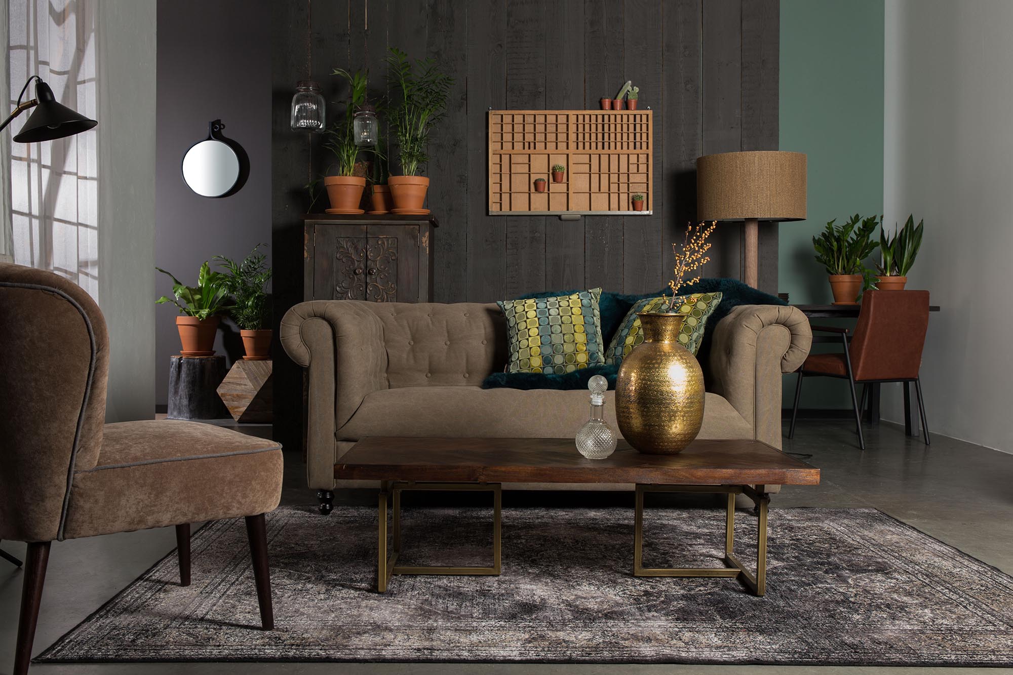 Der Rugged Teppich von Dutchbone besticht durch seinen Vintage-Look und hochwertige Verarbeitung für stilvolle Räume.