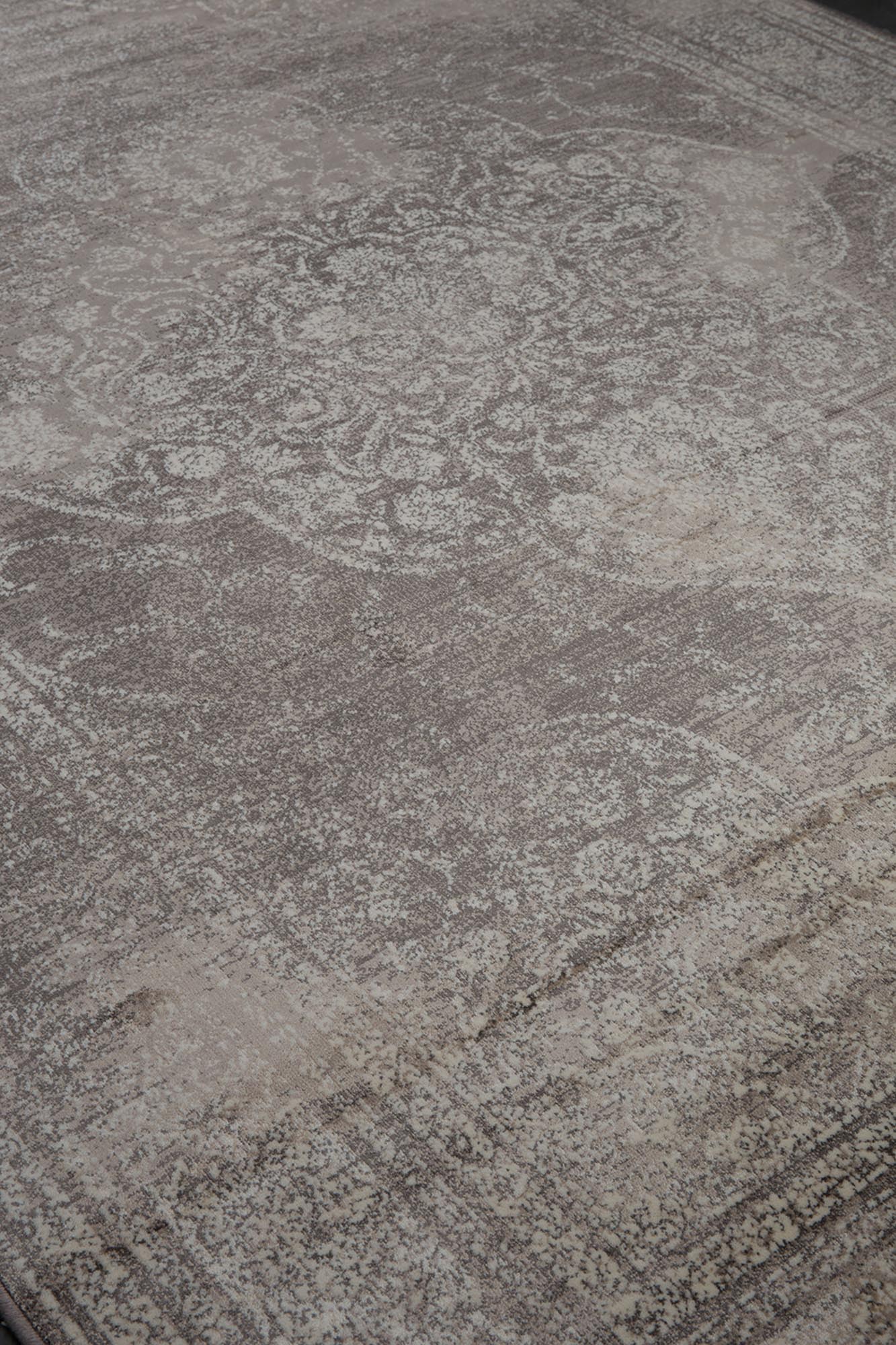 Der Rugged Teppich von Dutchbone besticht durch seinen Vintage-Look und hochwertige Verarbeitung für stilvolle Räume.