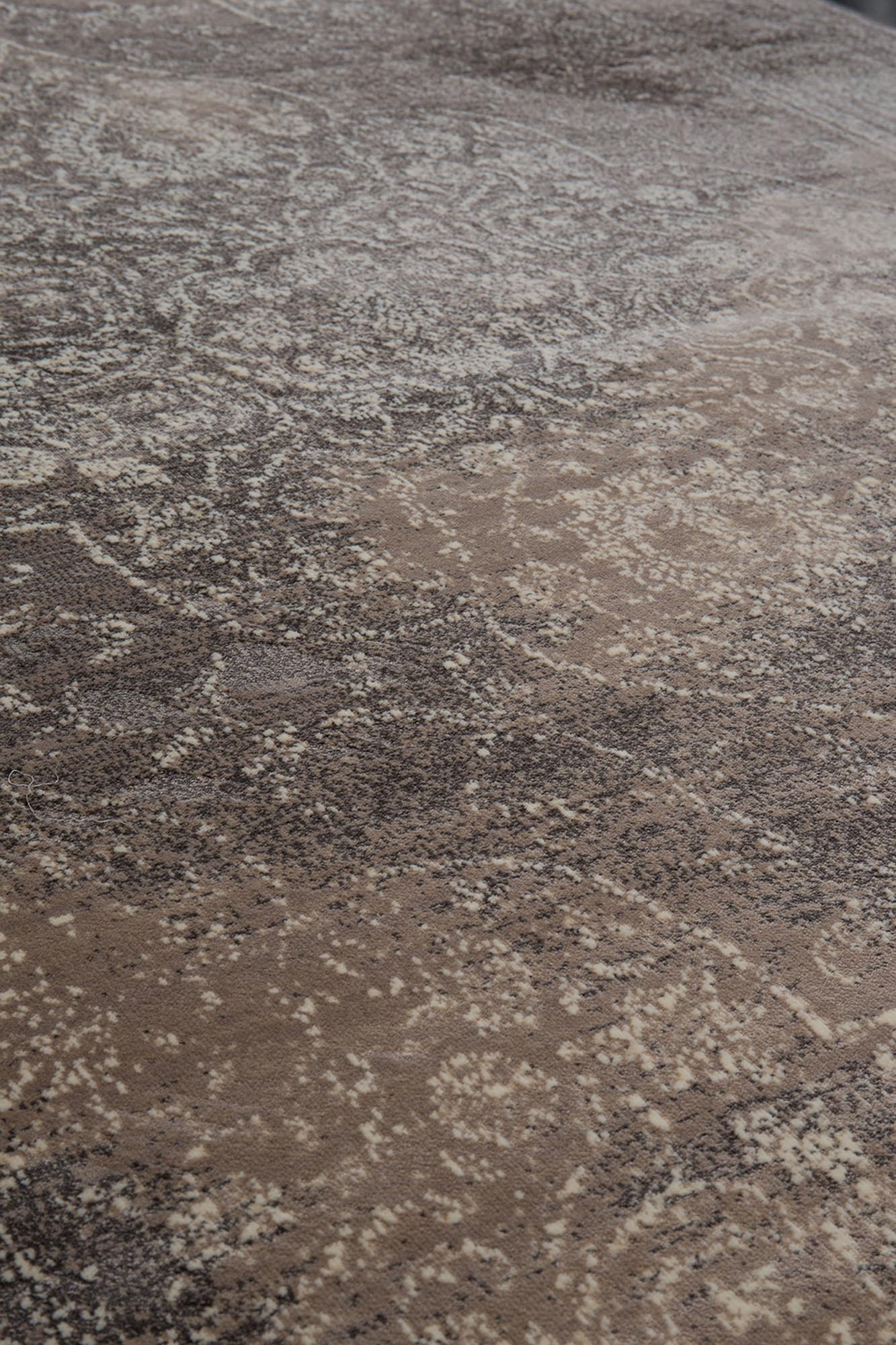 Der Dutchbone Rugged Teppich vereint Vintage-Charme mit Qualität, ideal für elegante und gemütliche Wohnräume.