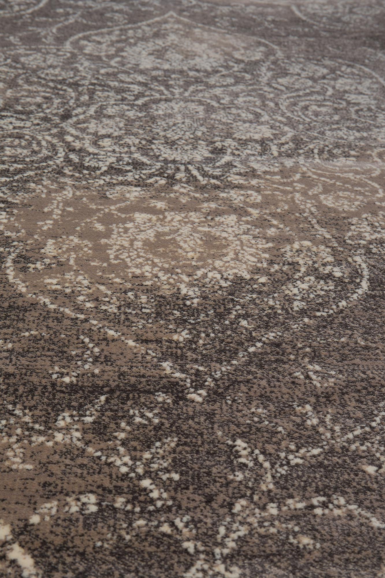 Der Dutchbone Rugged Teppich vereint Vintage-Charme mit Qualität, ideal für elegante und gemütliche Wohnräume.