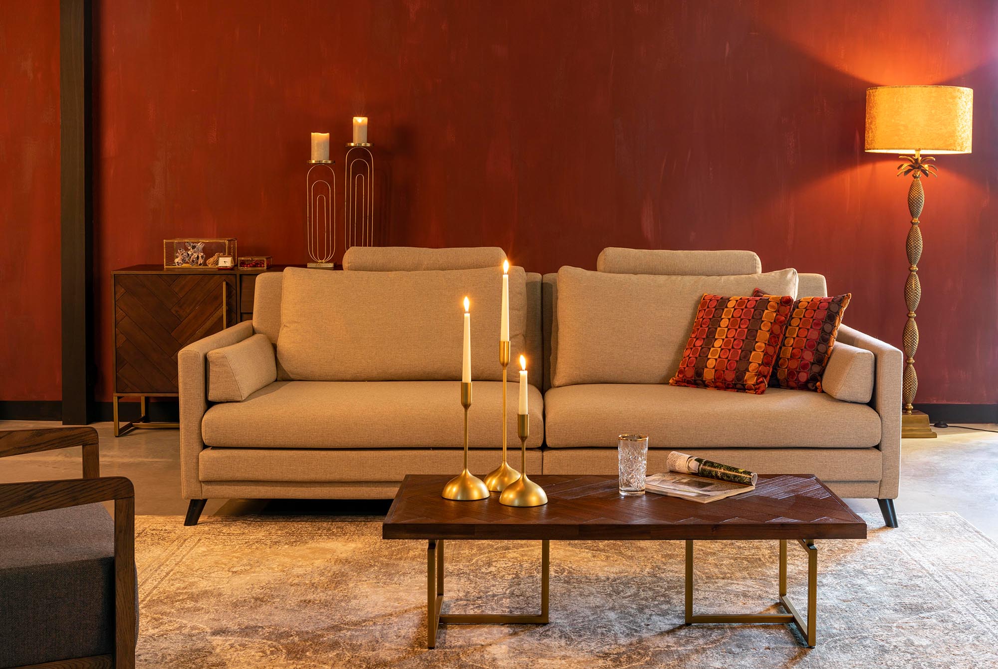 Der Dutchbone Rugged Teppich vereint Vintage-Charme mit Qualität, ideal für elegante und gemütliche Wohnräume.