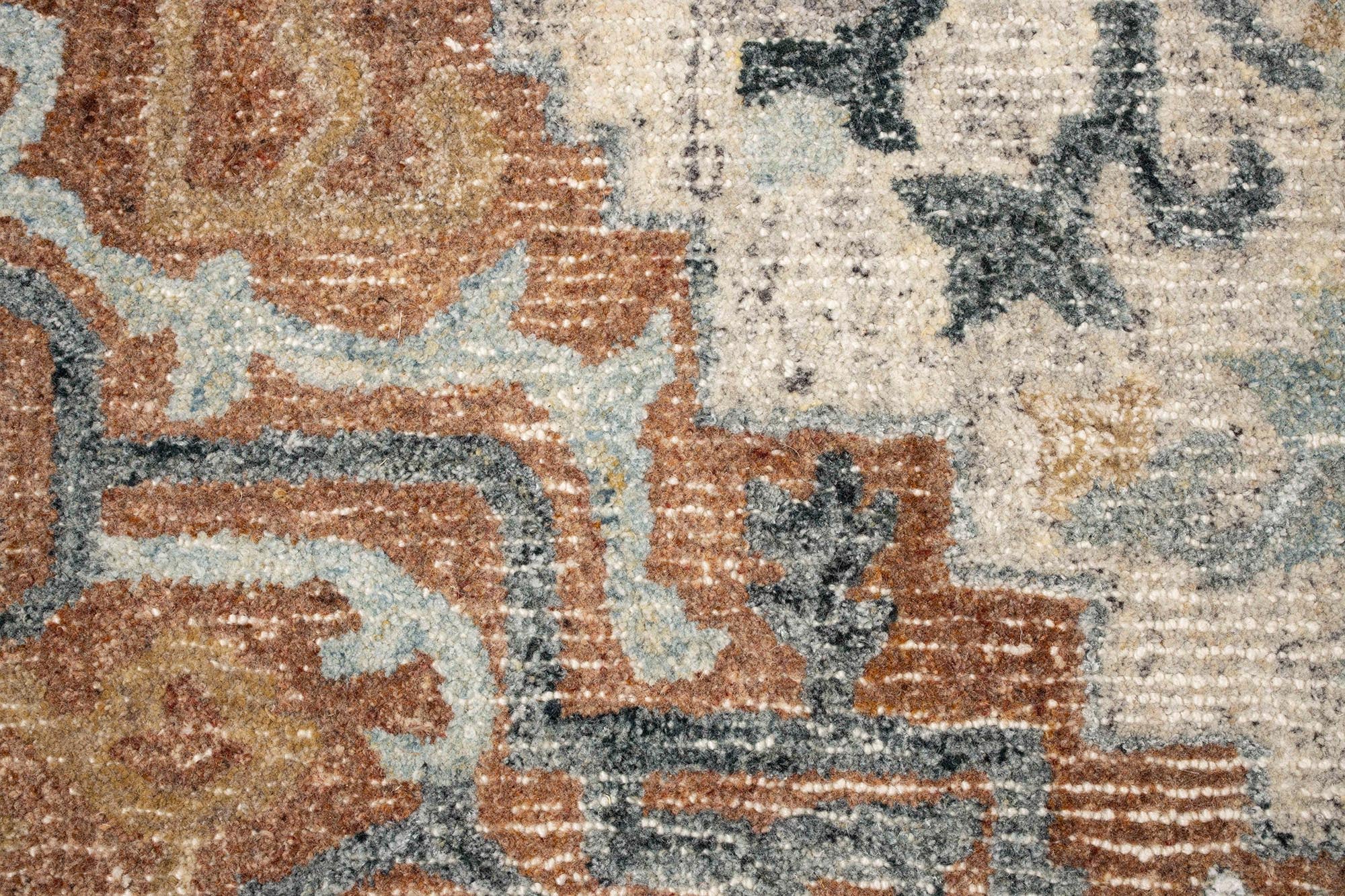 Teppich Amori: Elegantes florales Muster, sanfte Farben, hochwertig und komfortabel, in vielen Grössen und Farben erhältlich.