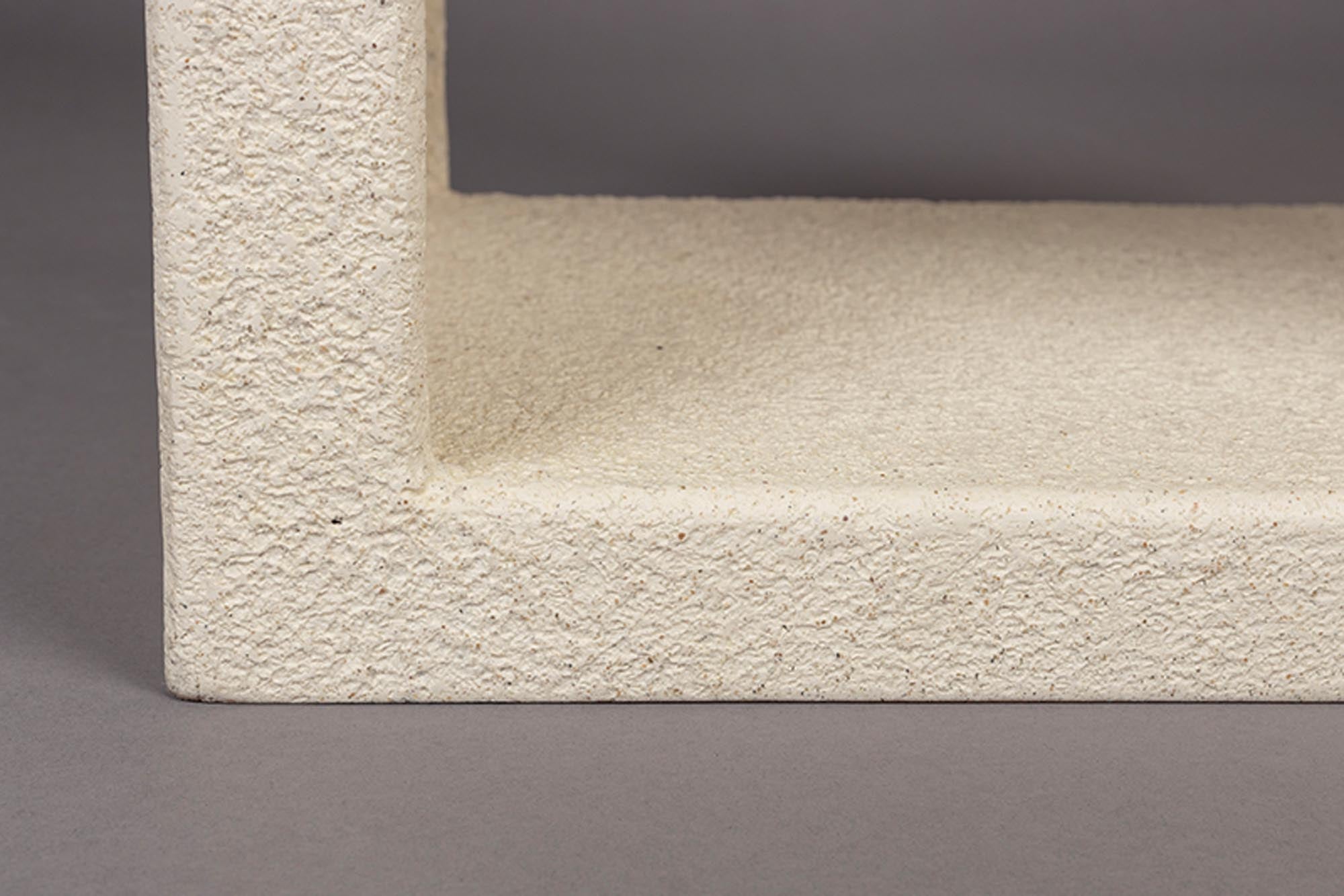 Stilvoller Beistelltisch Bed Veda von Dutchbone: Hochwertiger Marmor und MDF, vielseitig einsetzbar, ideal für jedes moderne Zuhause.