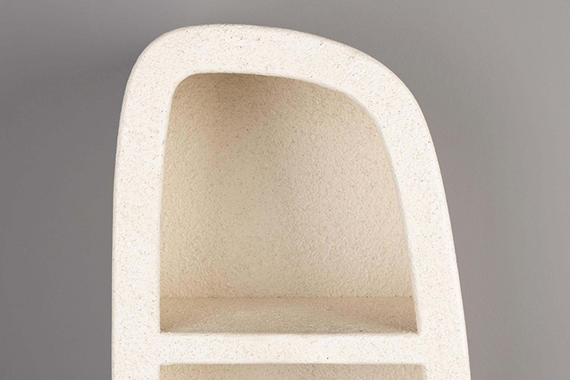 Stilvolles Dutchbone Veda Regal mit drei edlen Marmorablagen.