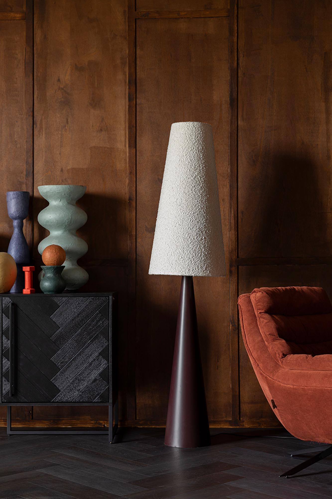 Stehleuchte Miki Bouclé: Stilvolle Beleuchtung mit modernem Design.