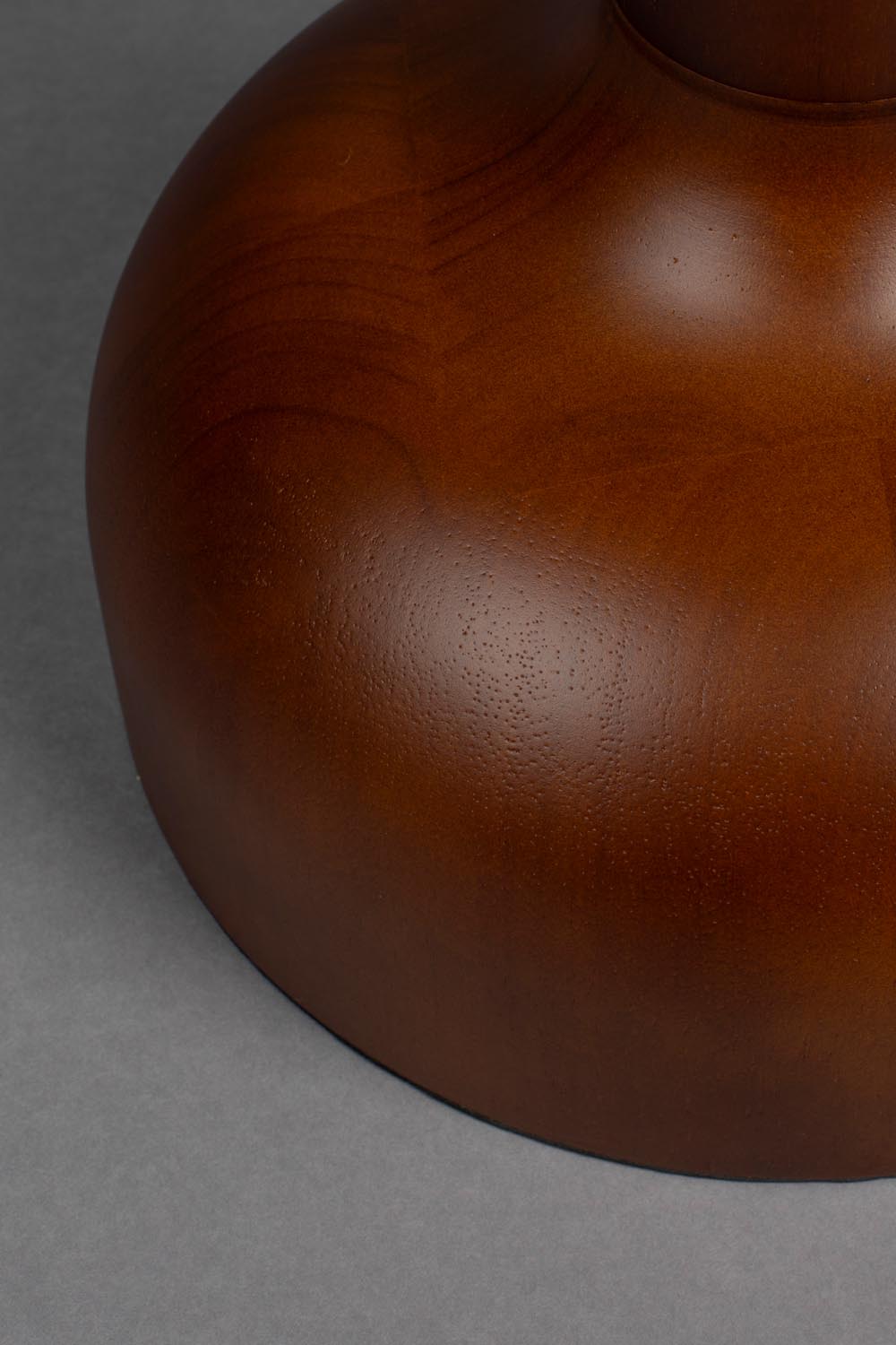 Stehlampe Jones: Modernes Design mit edlen Walnussholz-Details.