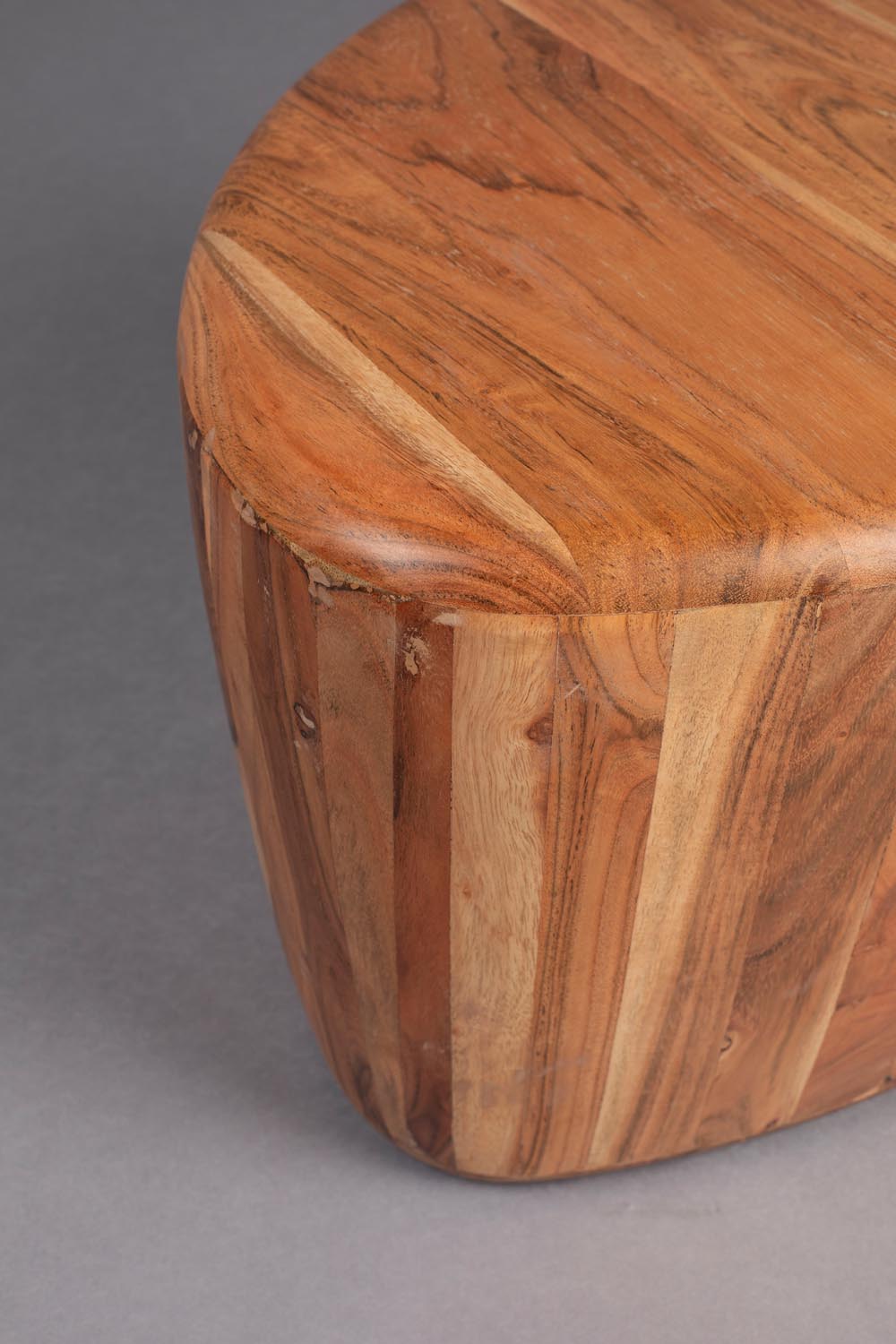 Couchtisch Ayla: Modernes Design aus edlem Akazienholz von Dutchbone.