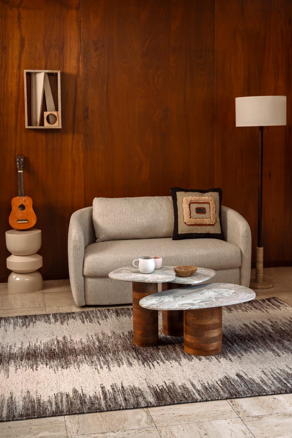 Stilvolles Suki Beistelltisch-Set (3) von Dutchbone aus edlem Marmor.