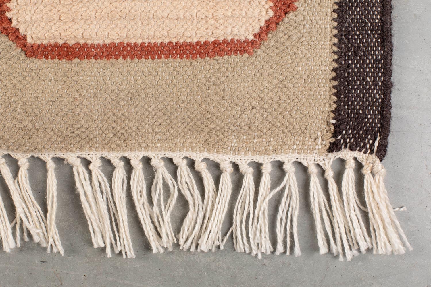 Dutchbone Haydon Teppich: Exquisite Textur für stilvolle Räume.