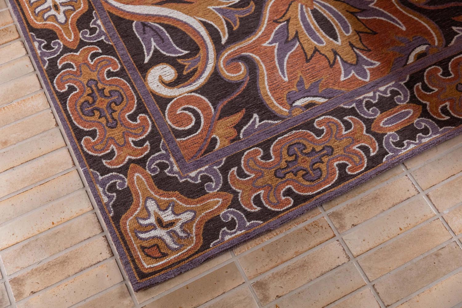 Teppich Bashmira: Luxuriöse Akzente für moderne Wohnräume.