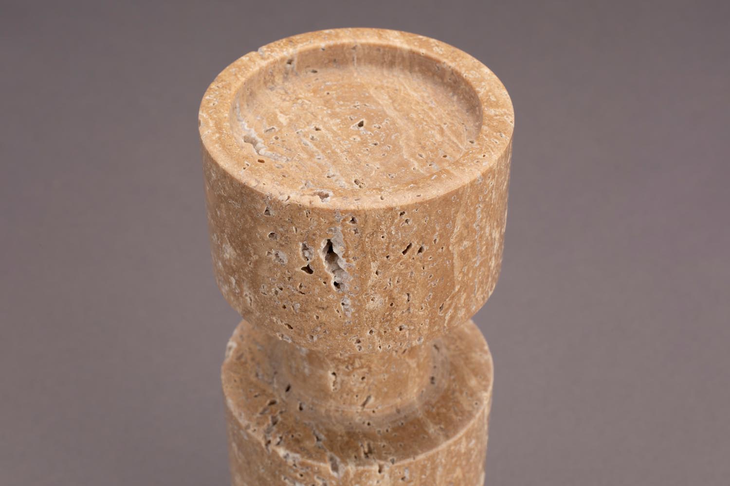 Kerzenhalter Paros Beige: Marmor-Design von Dutchbone für Ihr Zuhause.