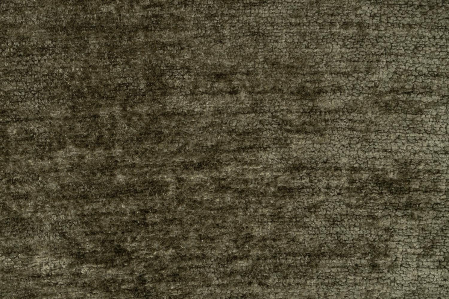 Der Barhocker Georgia in Grün von Dutchbone bietet stilvollen Komfort mit seiner samtigen Polsterung und schlanken Metallbeinen. Ideal für jeden Rückzugsort!