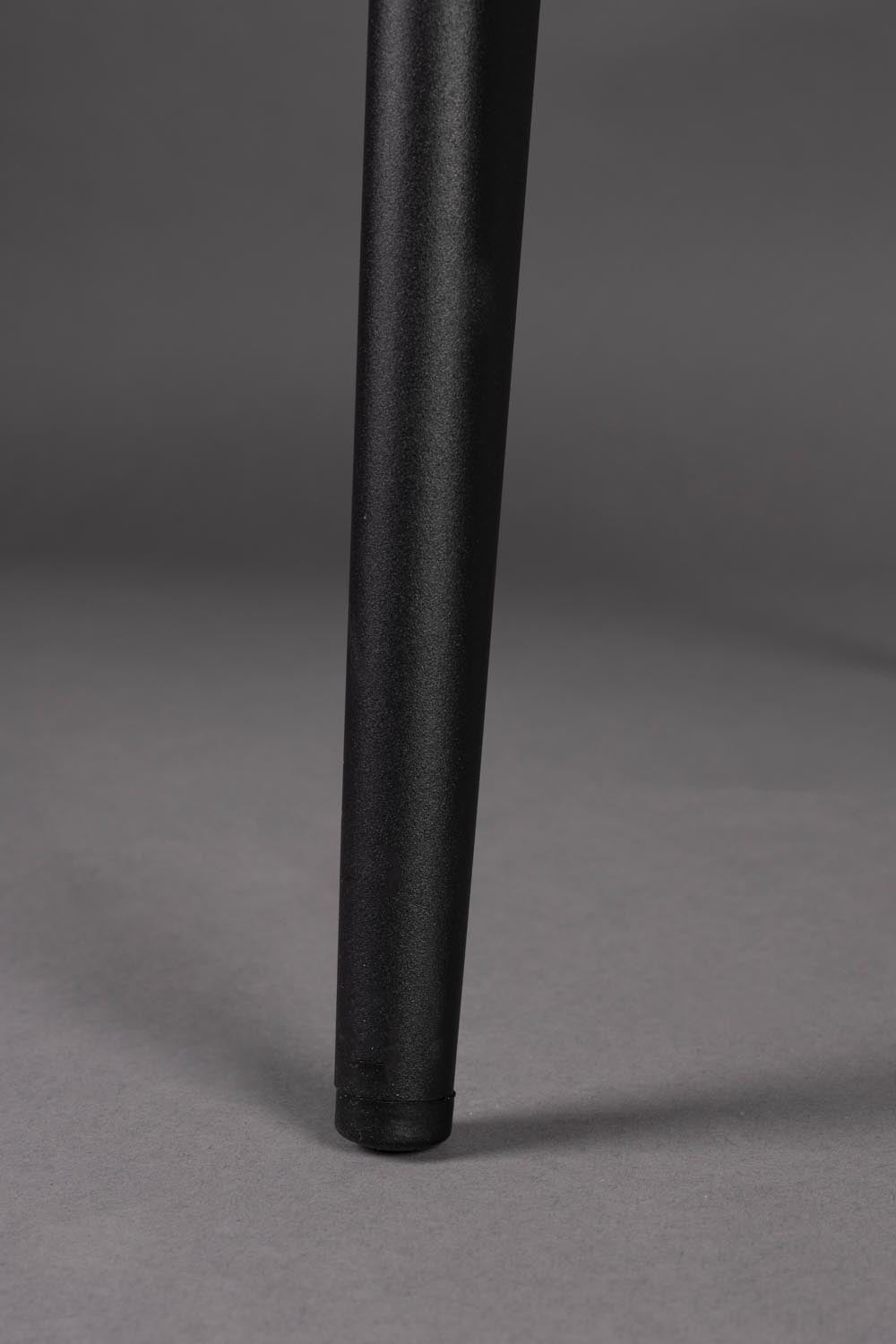 Entdecken Sie den Stuhl Miyo von Dutchbone – stilvoll, komfortabel und ein echter Blickfang für Ihr Esszimmer.