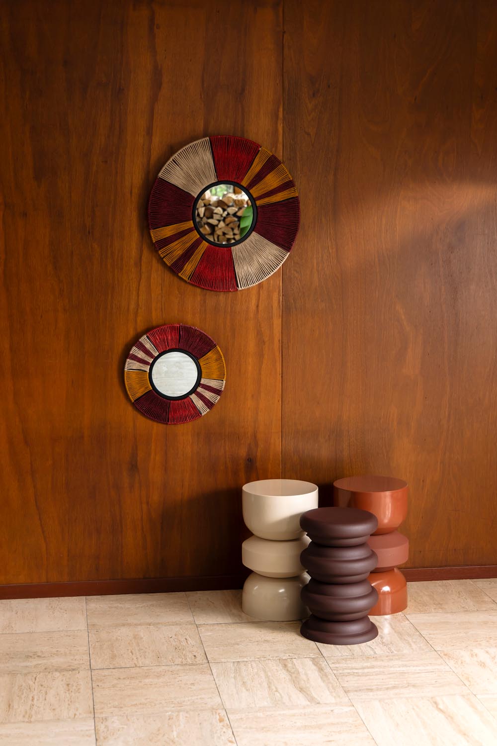 Eleganter Hocker Apollo Terra: Perfekte Mischung aus Stil und Komfort.