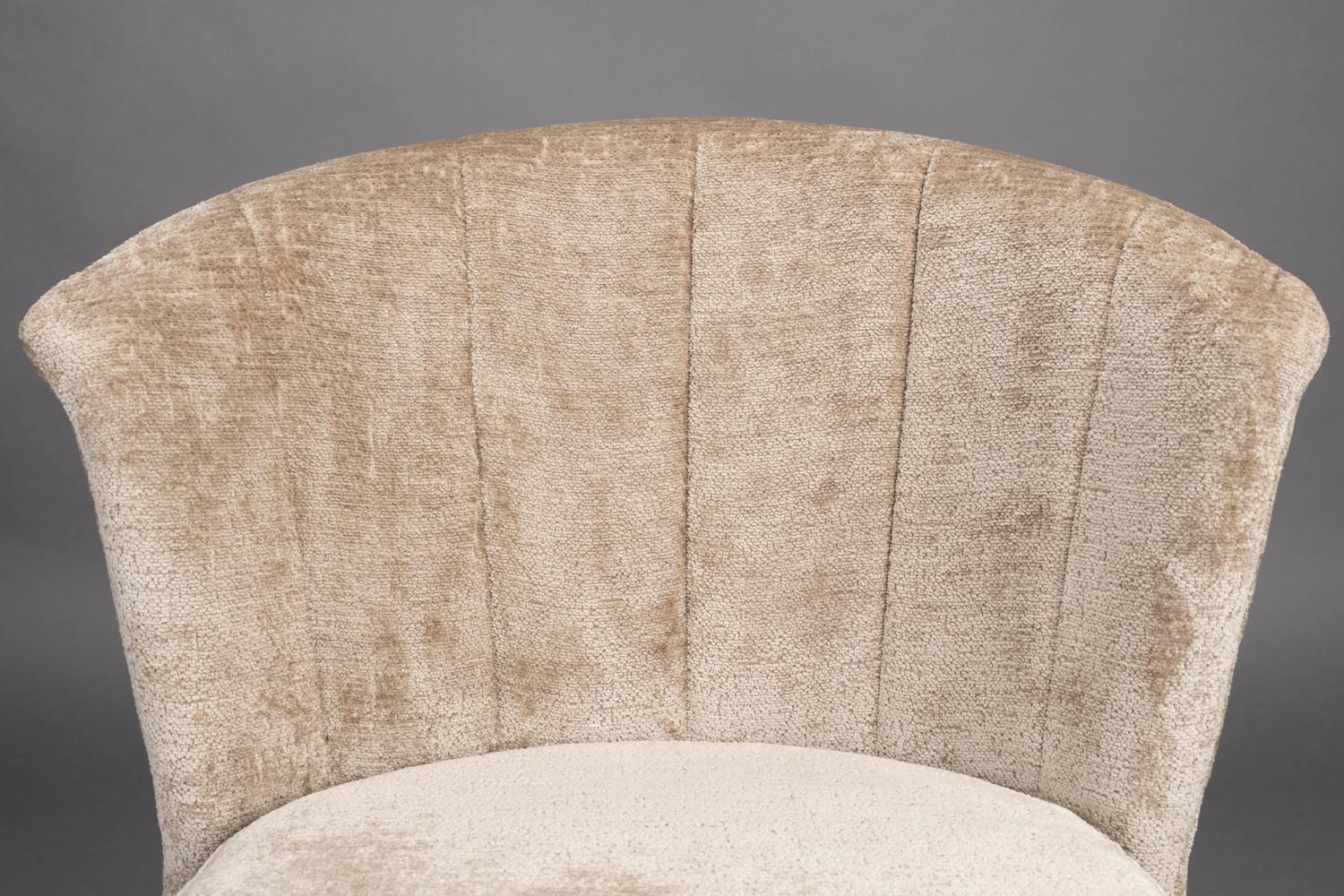 Eleganter Stuhl Georgia Beige: Dutchbone-Design für zeitlose Eleganz.