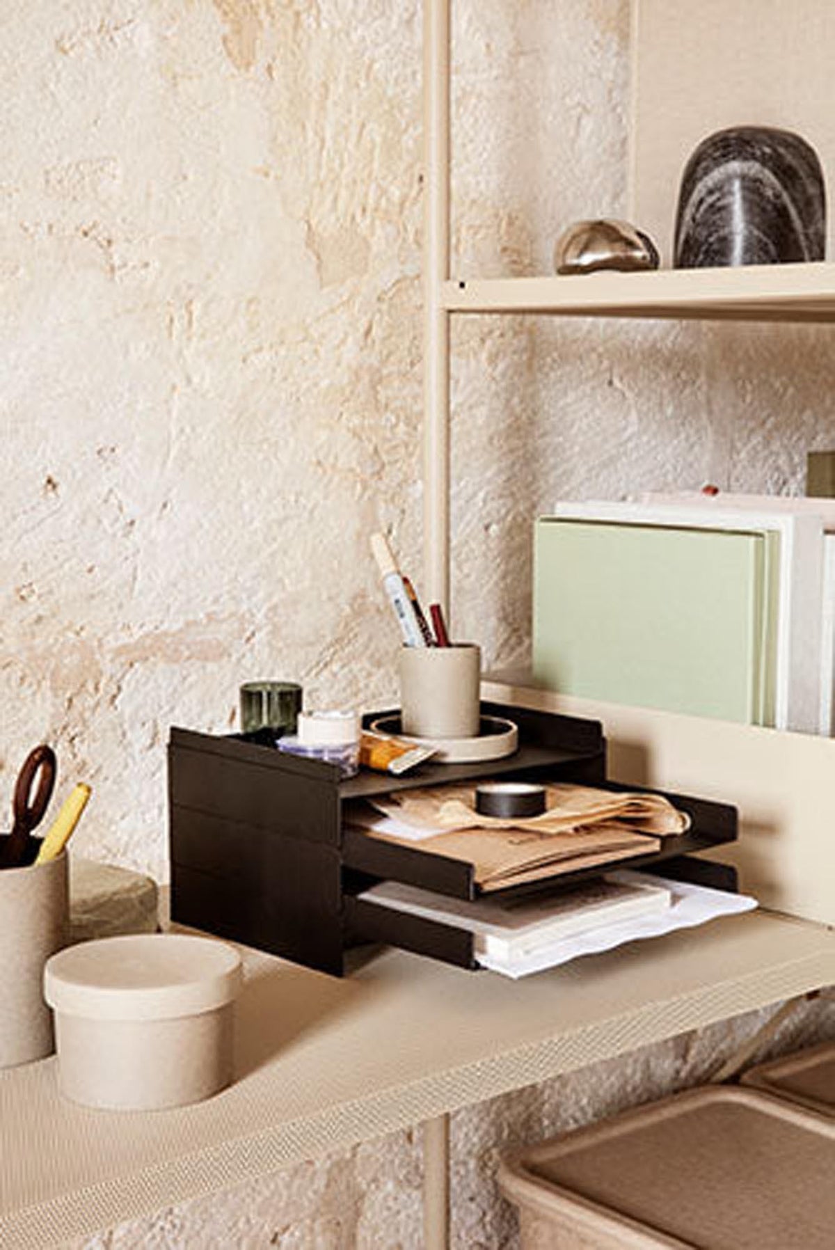 2x2 Organiser in Schwarz präsentiert im Onlineshop von KAQTU Design AG. Bürozubehör ist von Ferm Living