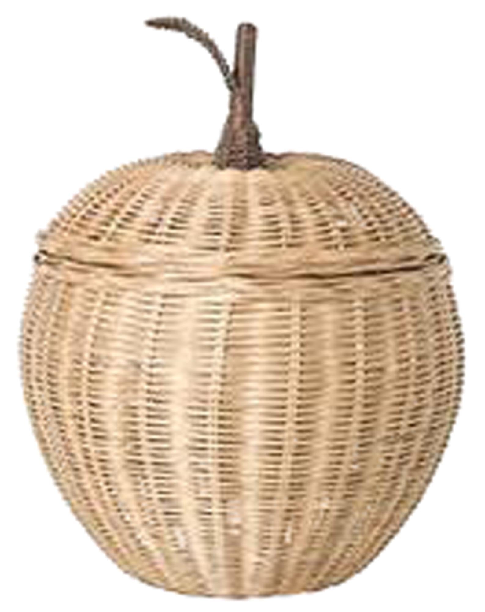 Geflochtener Apfelkorb aus Rattan von Ferm Living: Charmante Aufbewahrung für Spielzeug im Kinderzimmer, robust und umweltfreundlich.
