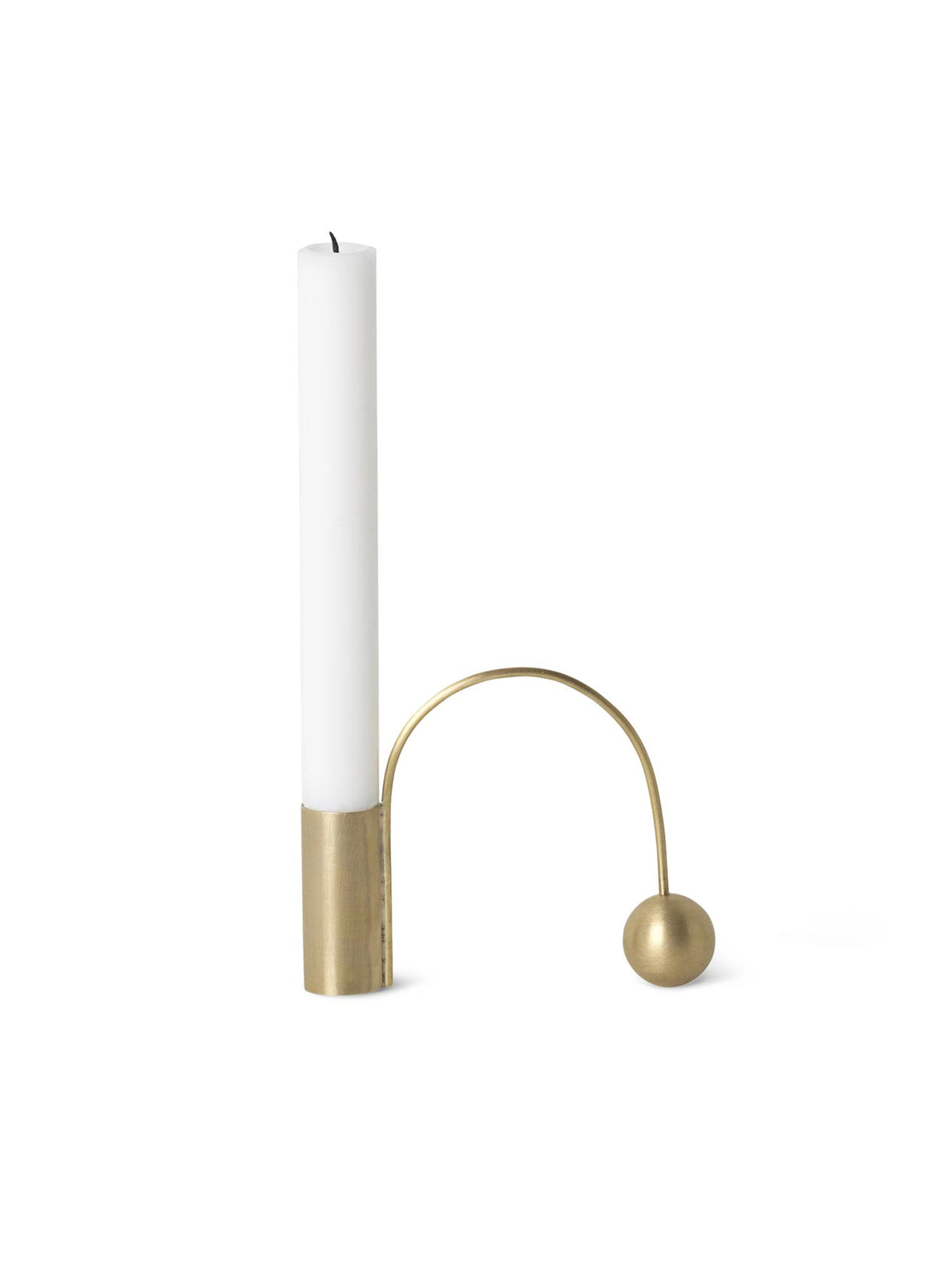 Balance Kerzenhalter in Messing präsentiert im Onlineshop von KAQTU Design AG. Kerzenständer ist von Ferm Living