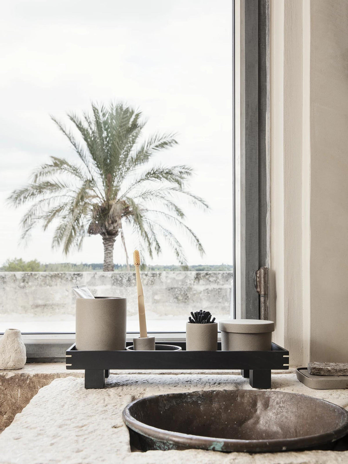 Bon Behälter in Sand präsentiert im Onlineshop von KAQTU Design AG. Aufbewahrungsbox ist von Ferm Living