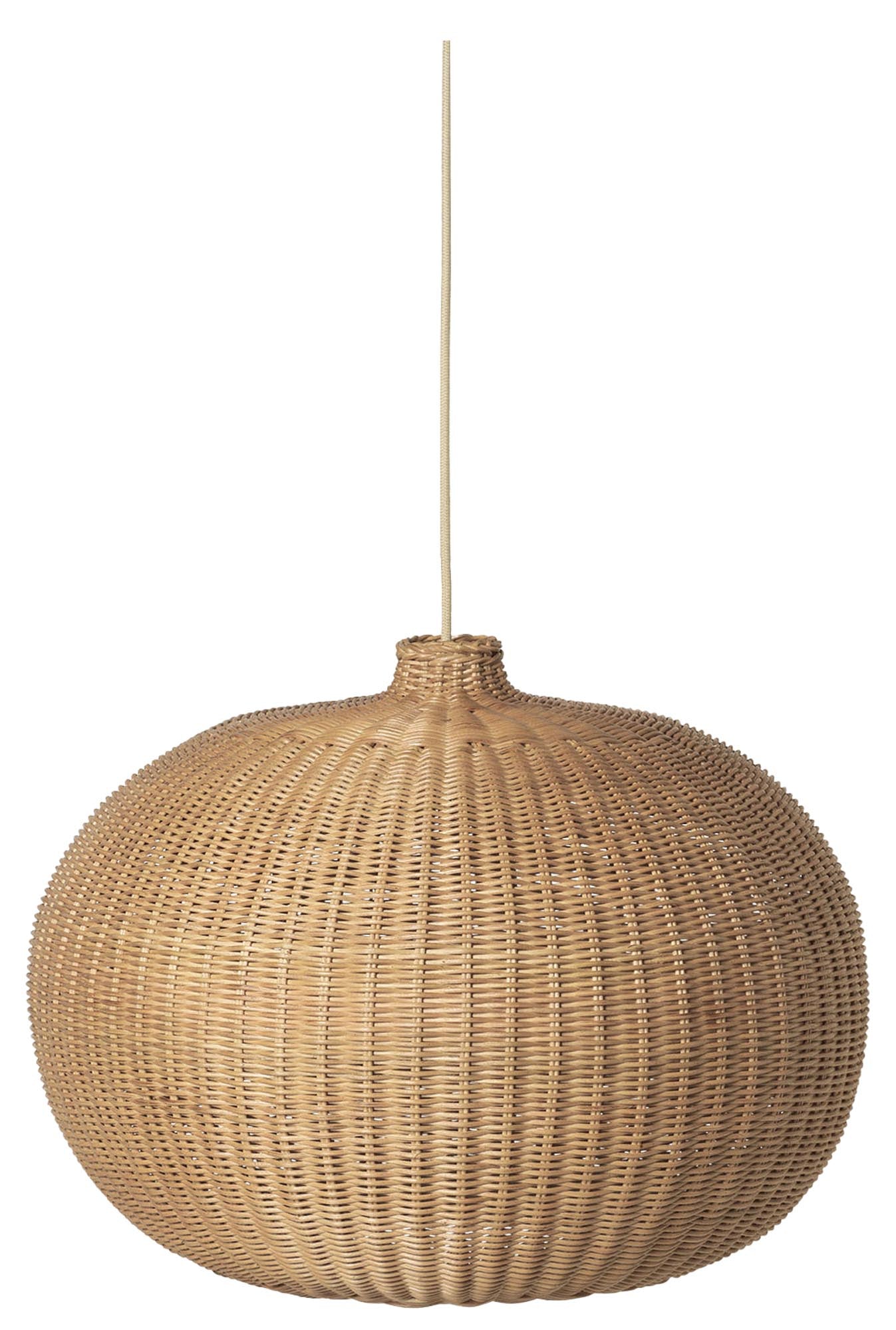 Handgefertigter Rattan-Lampenschirm von Ferm Living: Natürliche Lichtquelle, vielseitig einsetzbar, fokussiertes Licht, inkl. Kordel.