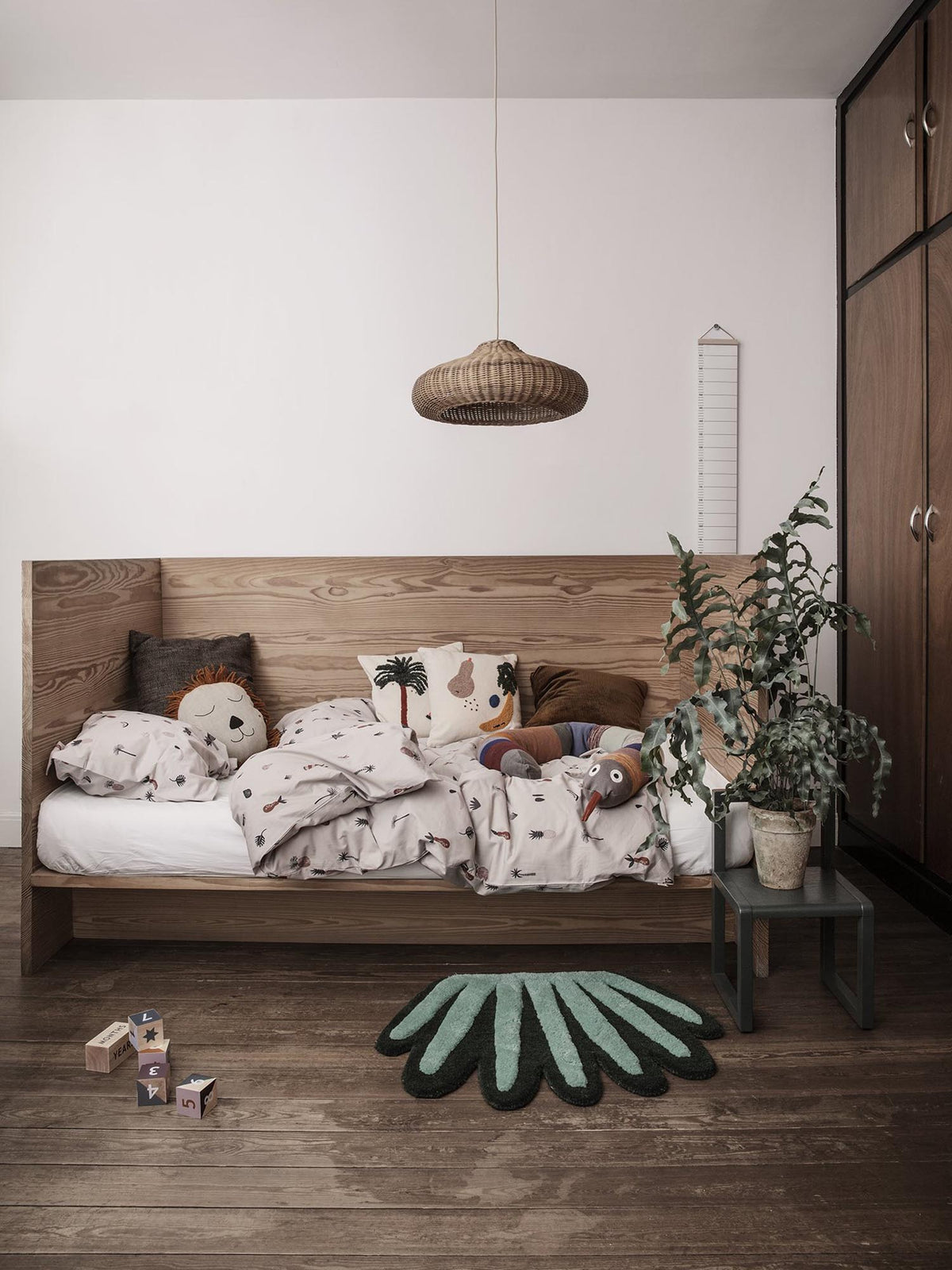 Braided Lampenschirm Disc in Braun präsentiert im Onlineshop von KAQTU Design AG. Pendelleuchte ist von Ferm Living