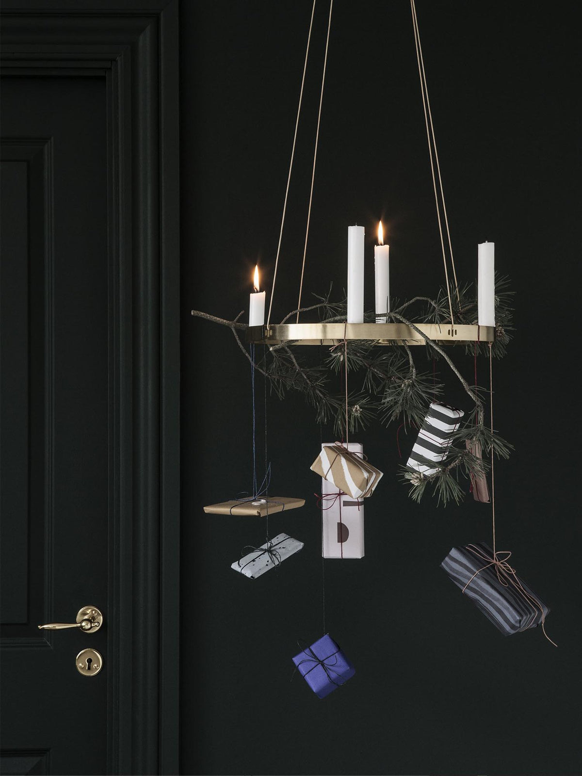 Kerzenhalter Ring in Messing matt präsentiert im Onlineshop von KAQTU Design AG. Kerzenständer ist von Ferm Living