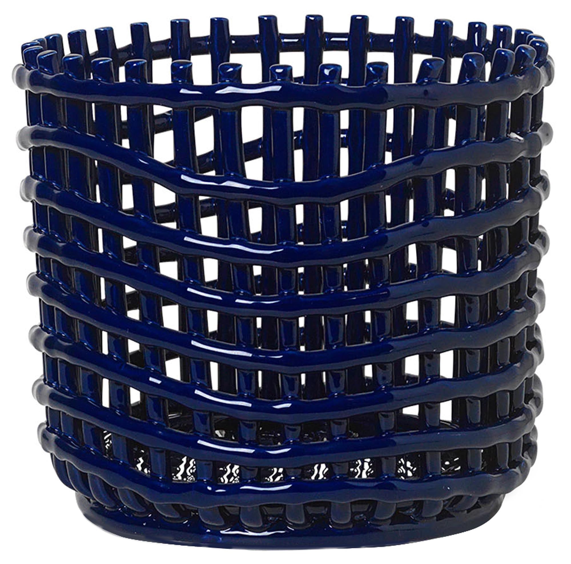 Eleganter, grosser Korb von Ferm Living aus nachhaltigem Geflecht.