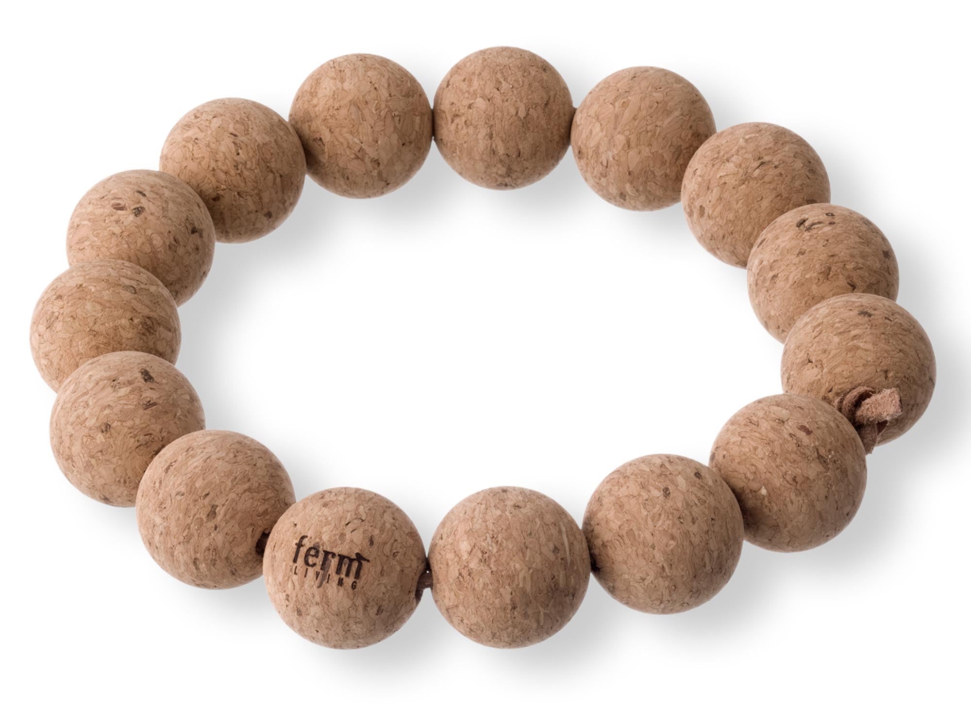 Entdecken Sie den eleganten Kork Untersetzer von Ferm Living – ein stilvolles, nachhaltiges Küchenaccessoire mit hervorragenden isolierenden Eigenschaften.