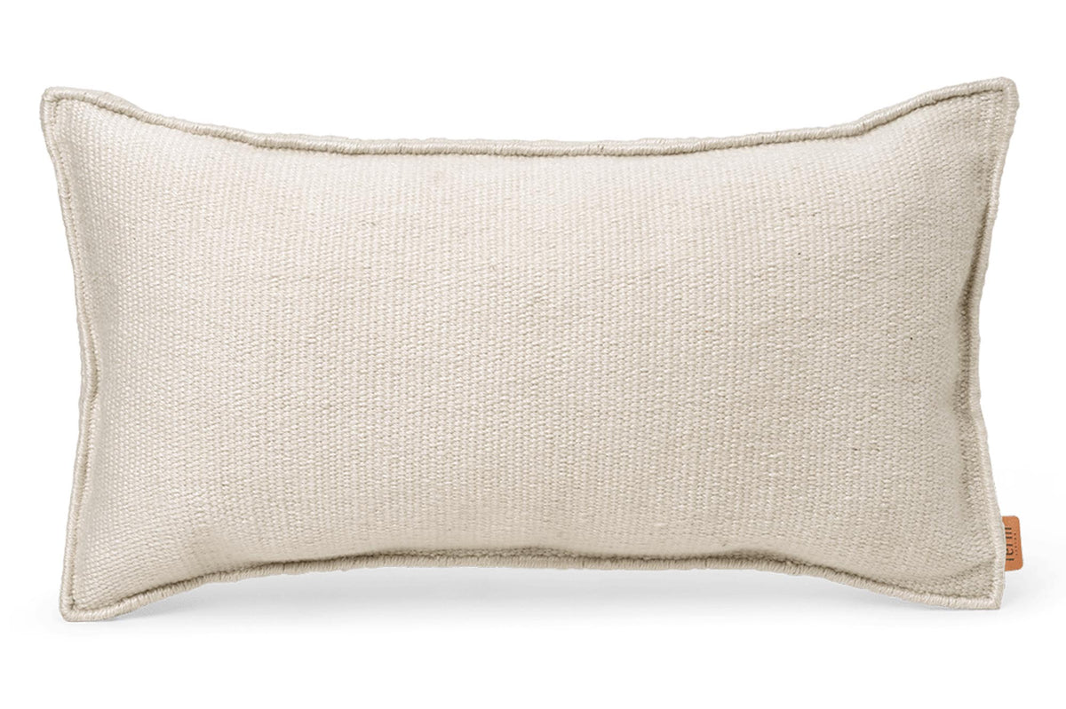 Desert Kissen in Cremeweiss präsentiert im Onlineshop von KAQTU Design AG. Gartenkissen ist von Ferm Living