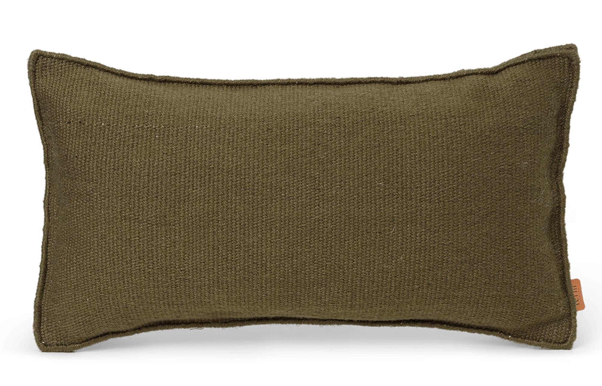 Entdecken Sie das Desert Kissen von Ferm Living: umweltfreundlich, robust und perfekt für den Außenbereich – ein stilvolles Accessoire für Ihr Zuhause.