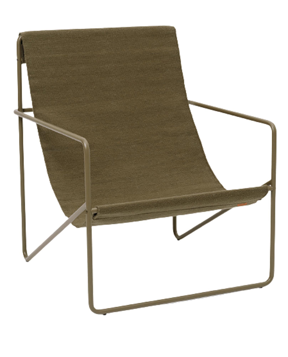 Desert Loungestuhl in Olivegrün/Olivegrün präsentiert im Onlineshop von KAQTU Design AG. Outdoor-Sessel mit Armlehnen ist von Ferm Living