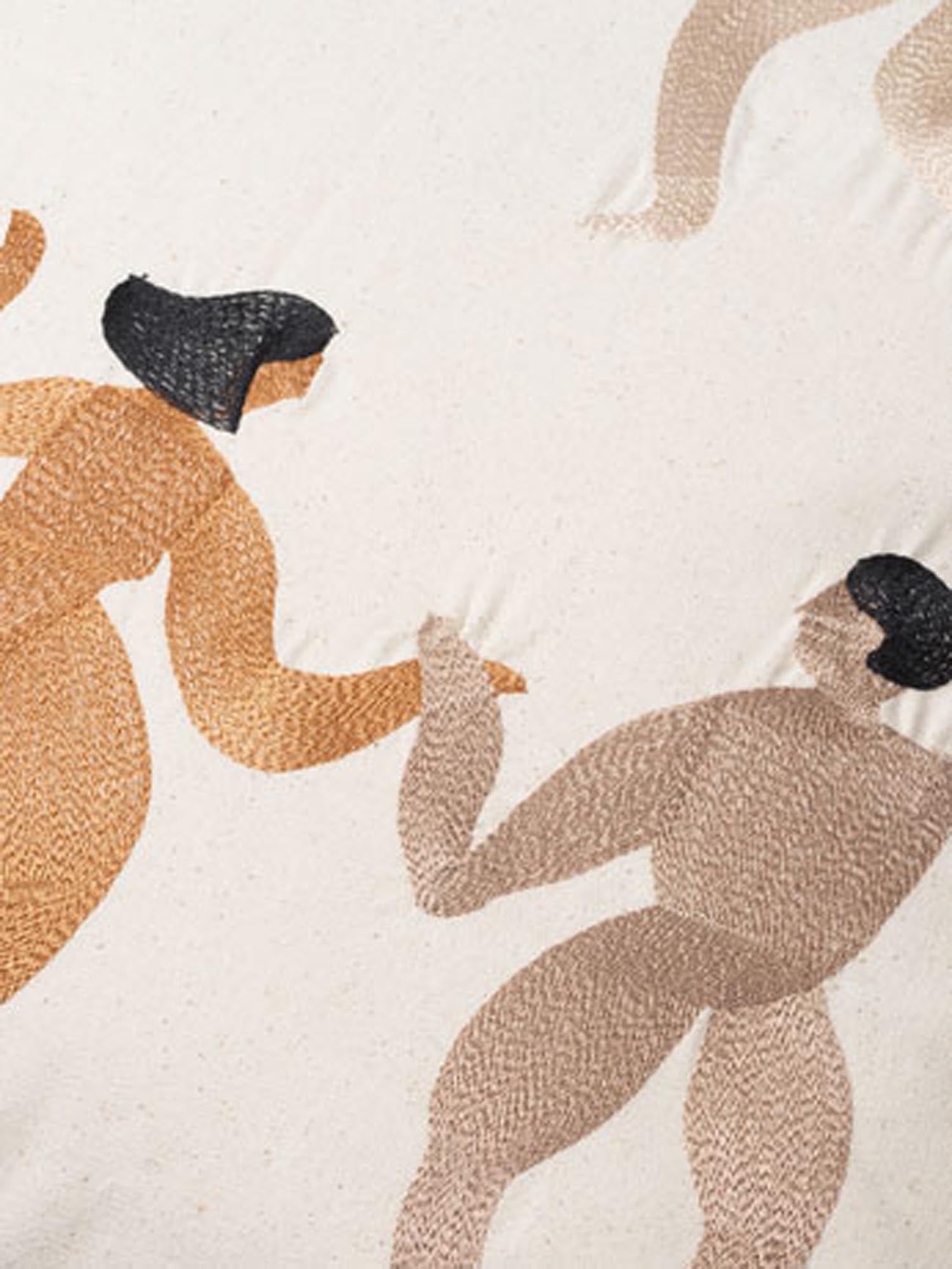 Entdecke das Free Kissen von Ferm Living: Nachhaltige Bio-Baumwolle, kunstvolle Designs und luxuriöse Füllung für stilvolle Wohnakzente.