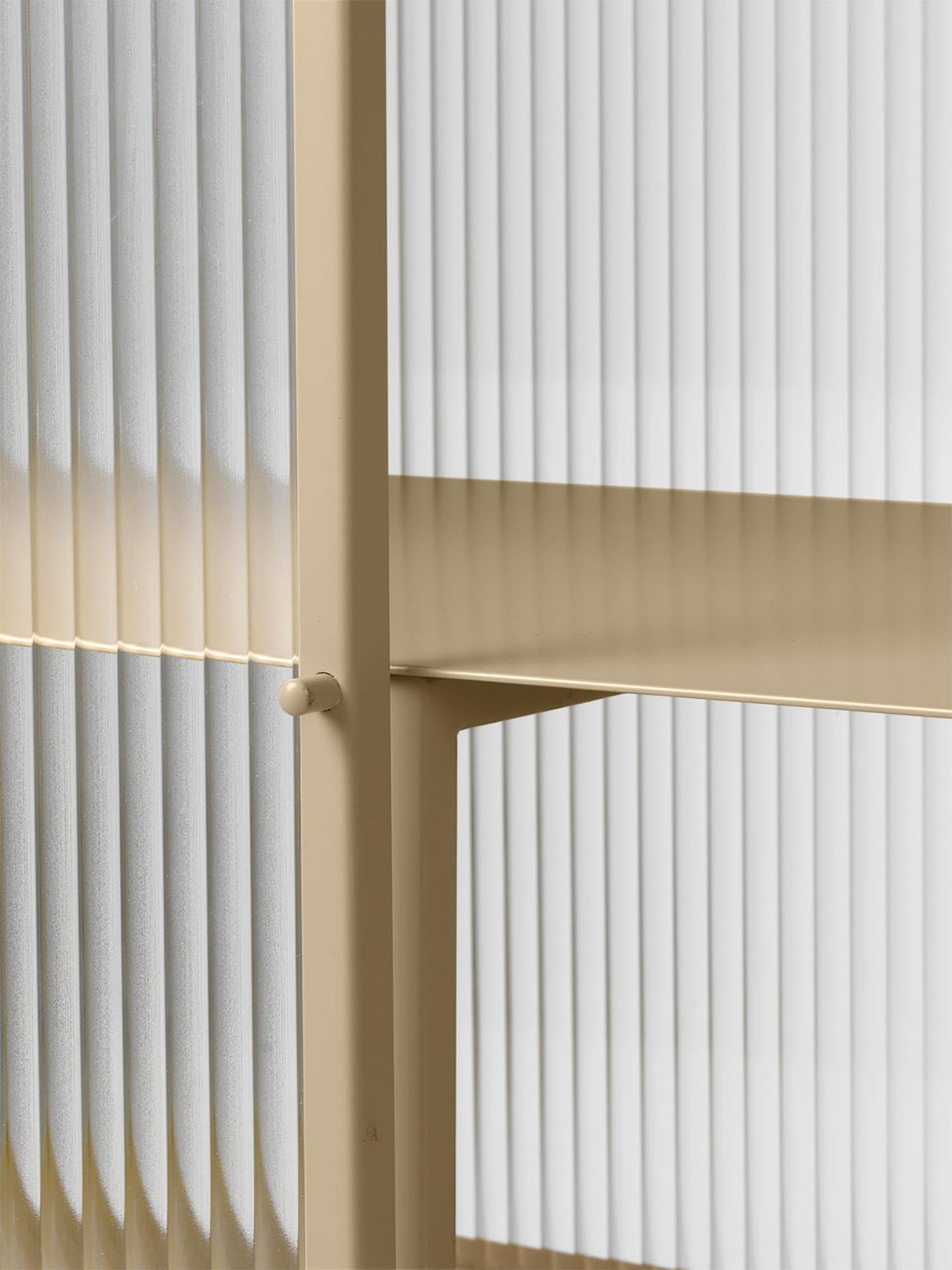 Modernes Haze Sideboard mit einzigartigem Glasdesign von Ferm Living.