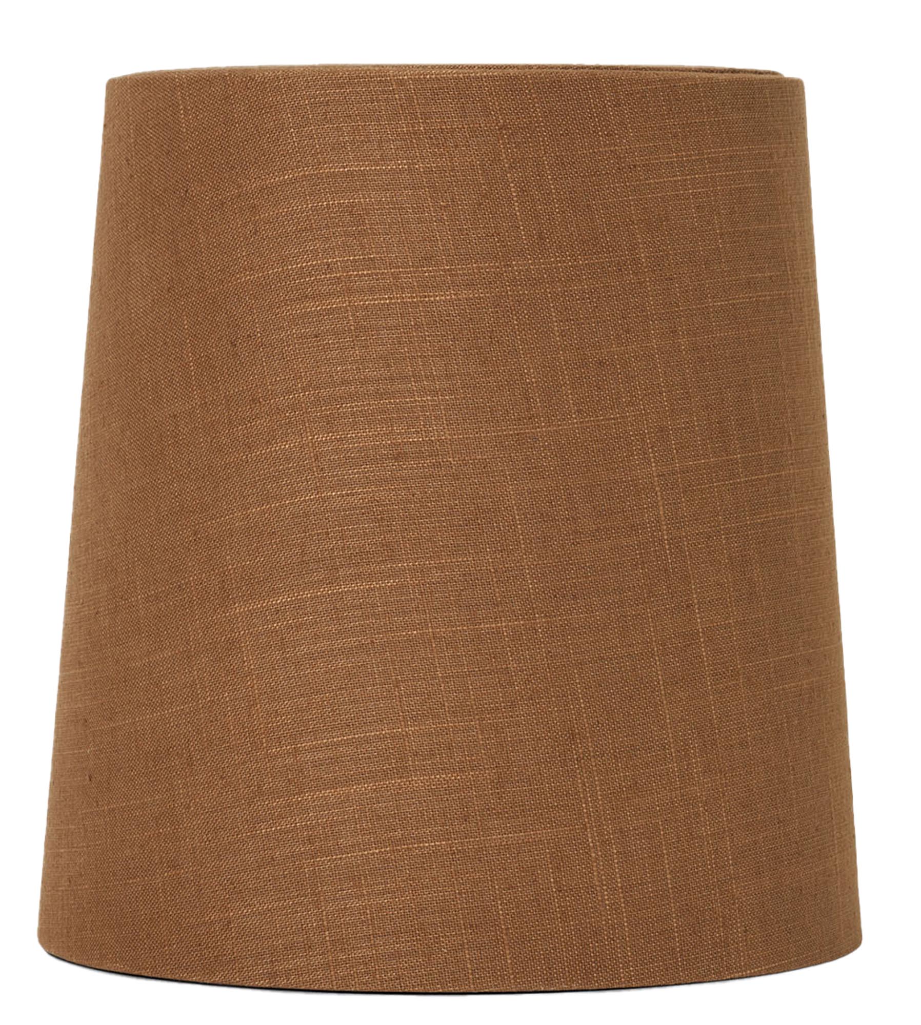 Entdecken Sie den Hebe Lampenschirm von Ferm Living – ein elegantes, skandinavisches Design-Element, das Ihr Zuhause mit warmem Licht bereichert.