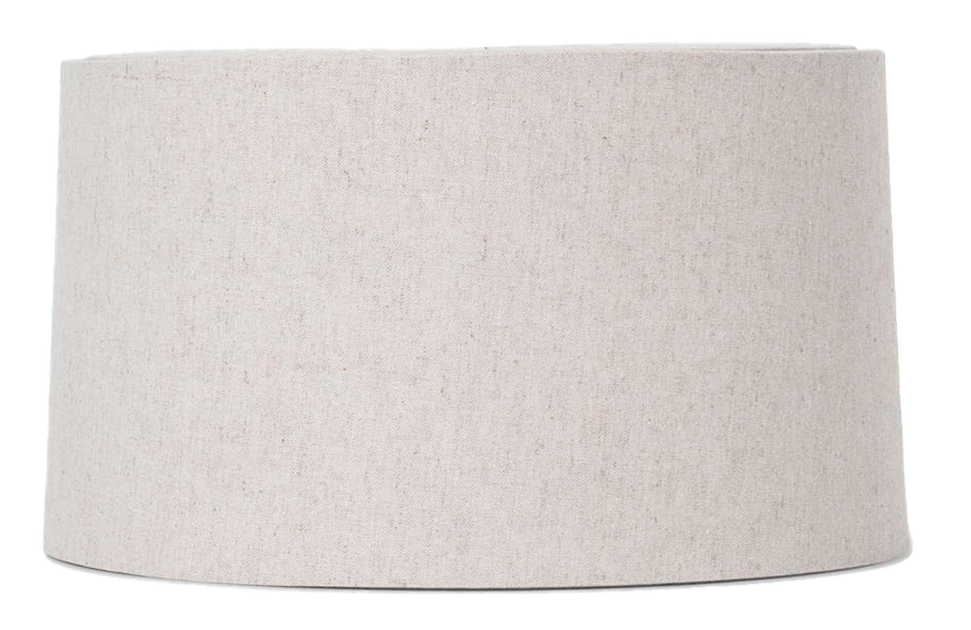 Moderner Hebe Lampenschirm in zartem Beige, perfekt für eine gemütliche Atmosphäre und geschmackvolle Einrichtung. Hochwertige Qualität von Ferm Living.