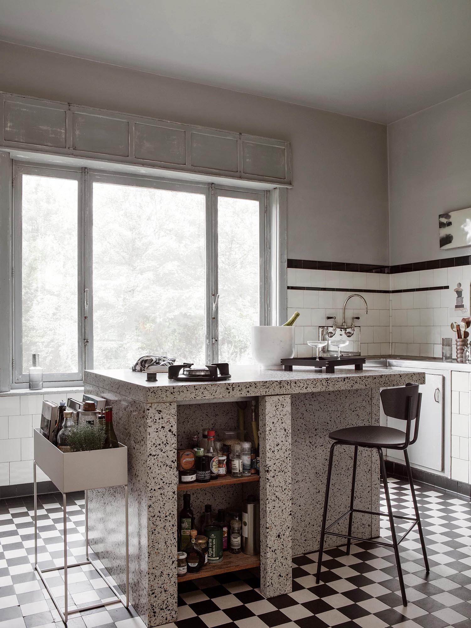 Herman Barstuhl tief: Stilvoller Komfort für moderne Wohnräume.