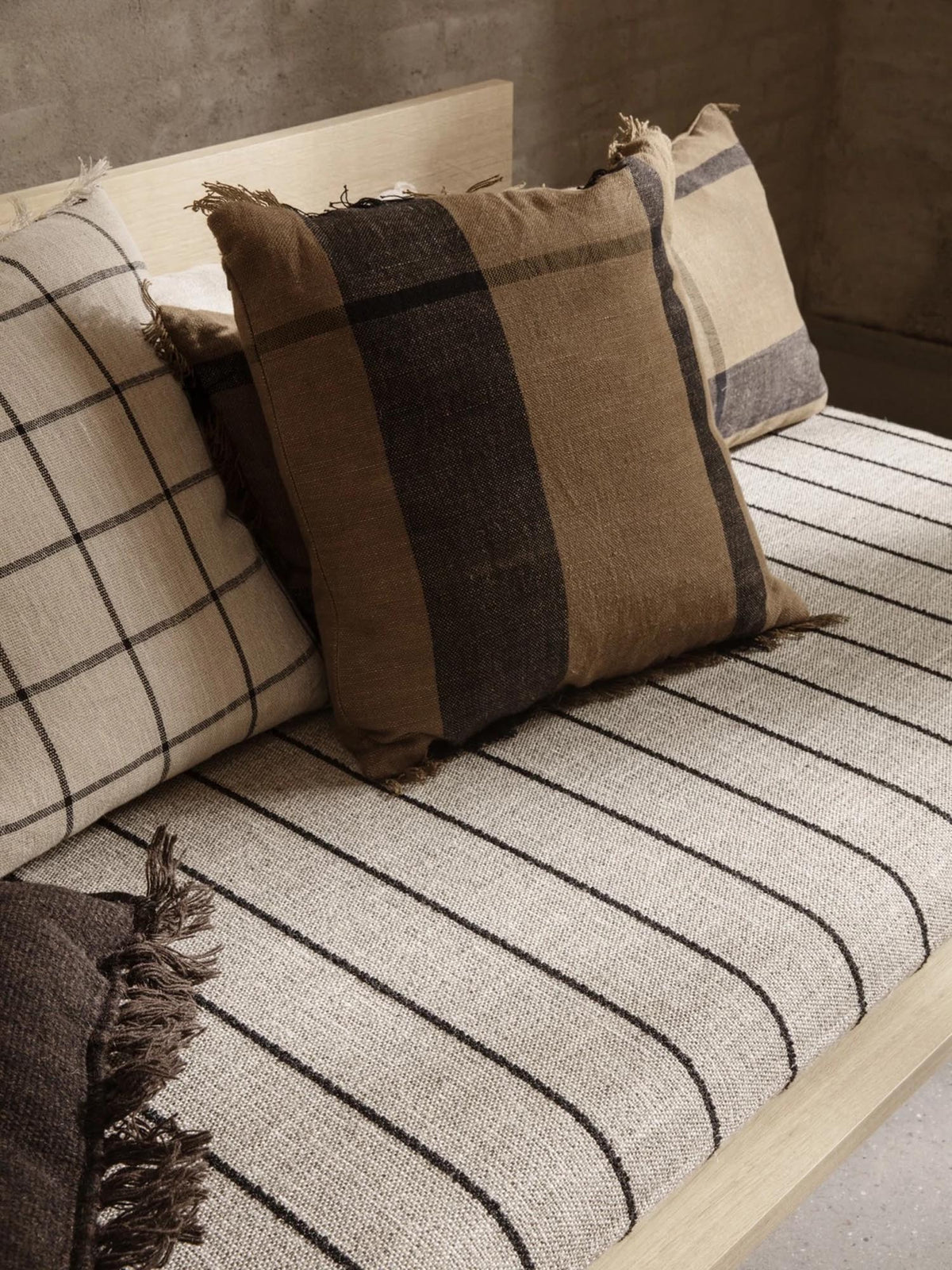 Kona Matratze Daybed in Sand/Black präsentiert im Onlineshop von KAQTU Design AG. Matratze ist von Ferm Living