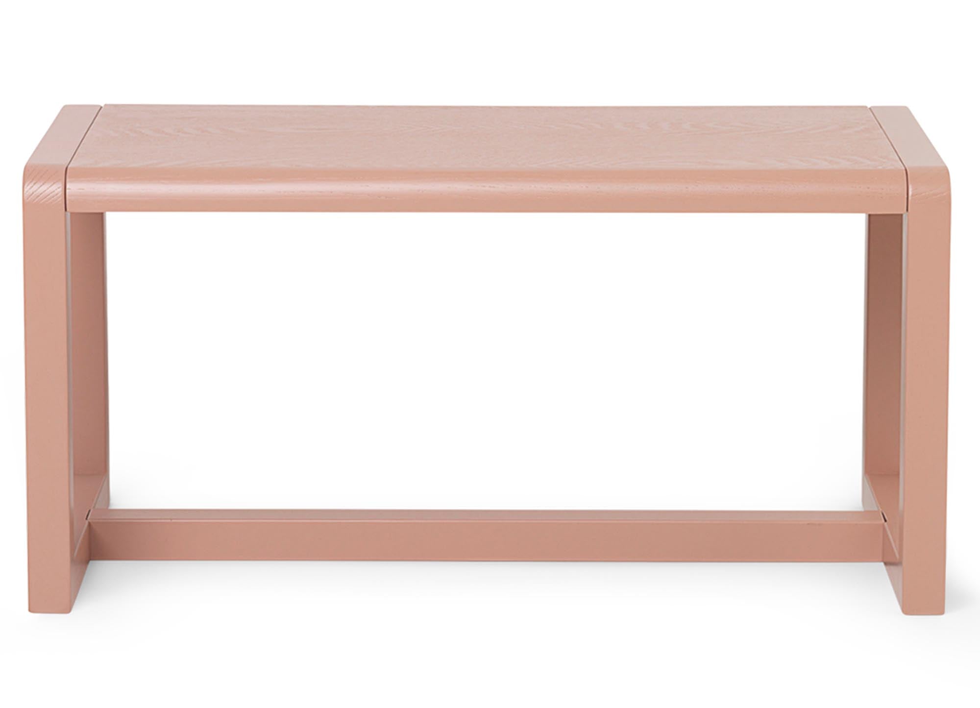 Entdecke die Little Architect Bank von Ferm Living – ein stilvolles Möbelstück aus FSC® zertifiziertem Eschenfurnier, ideal für kreative Kinder.